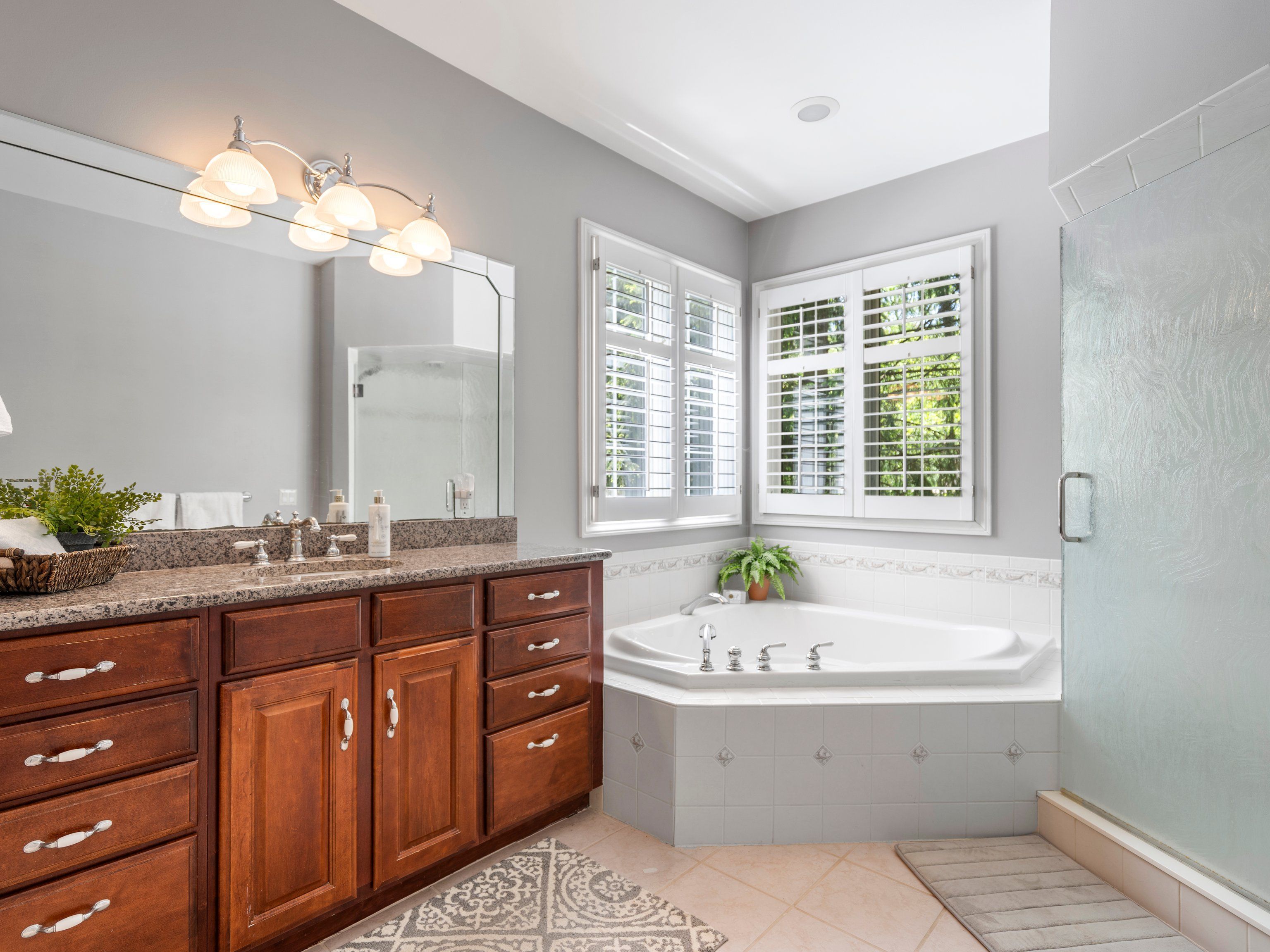 1331 Avon Circle W
