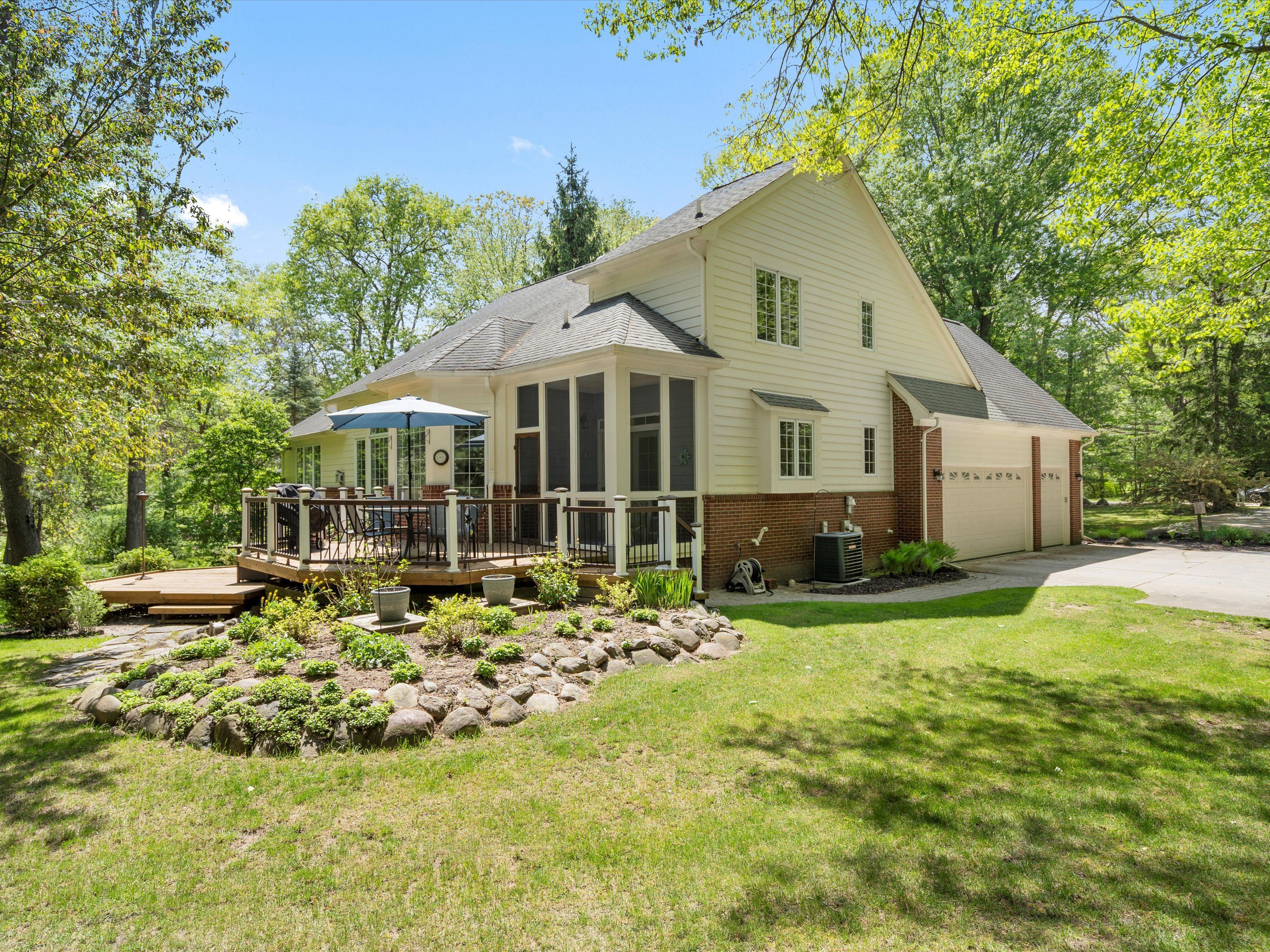 1331 Avon Circle W