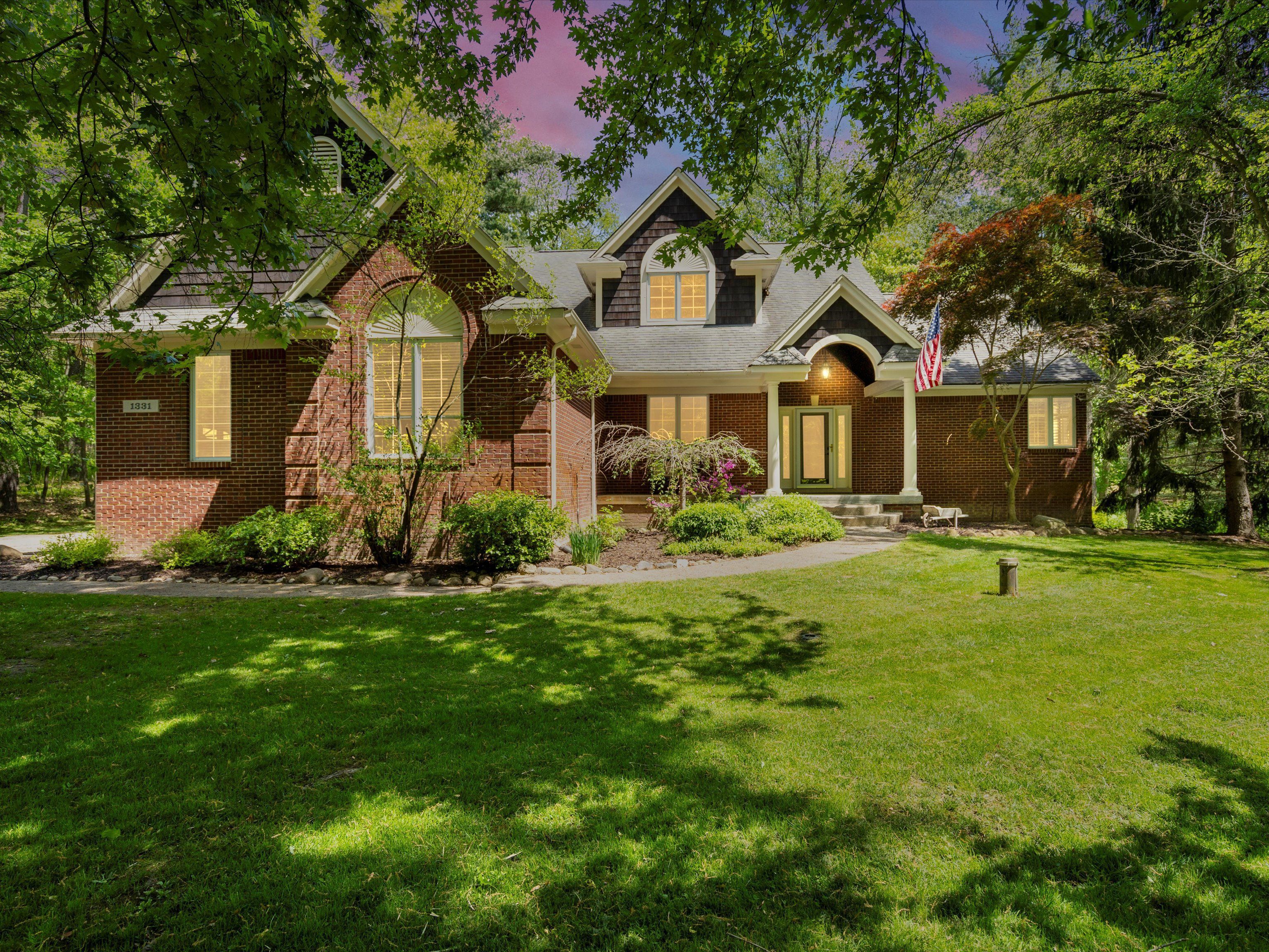 1331 Avon Circle W