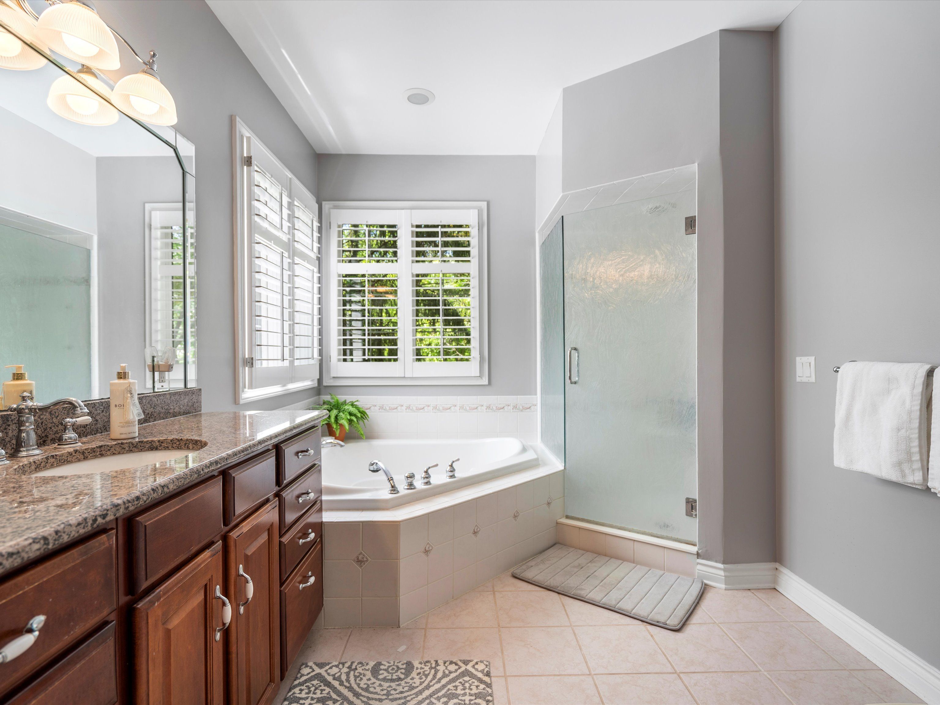 1331 Avon Circle W