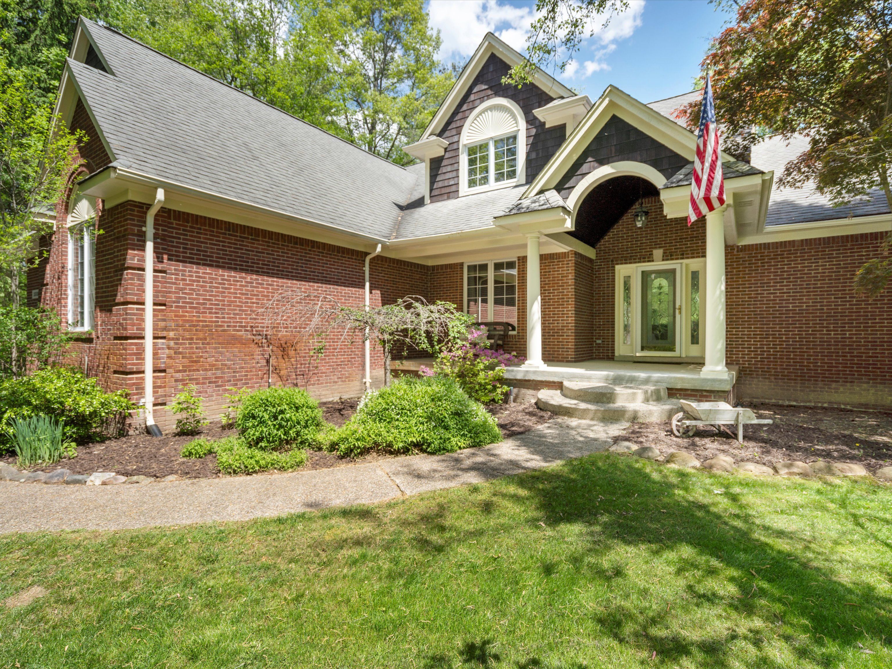 1331 Avon Circle W
