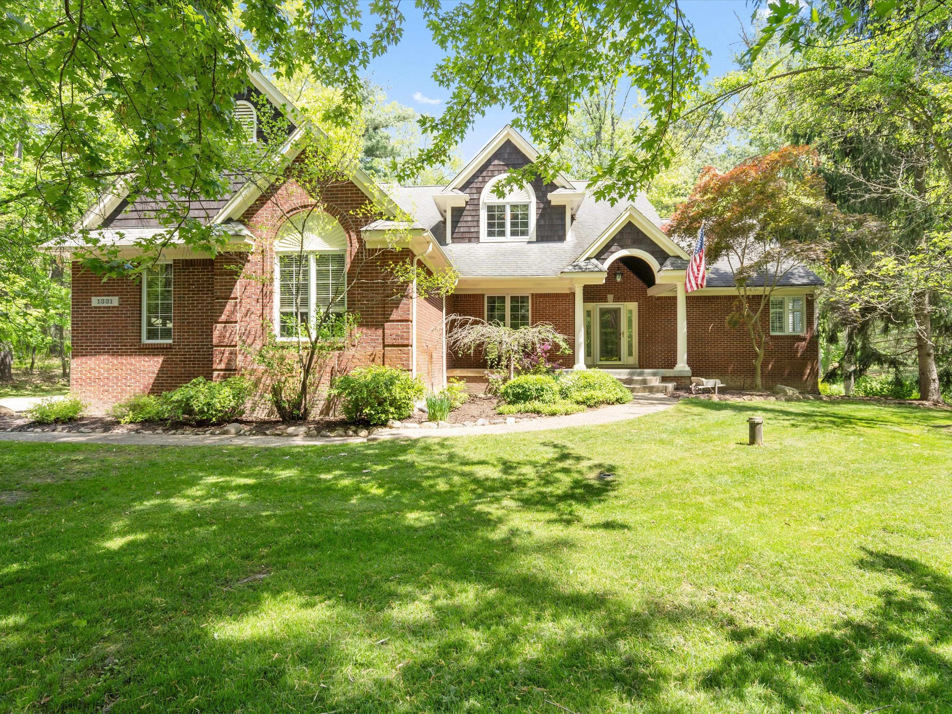 1331 Avon Circle W