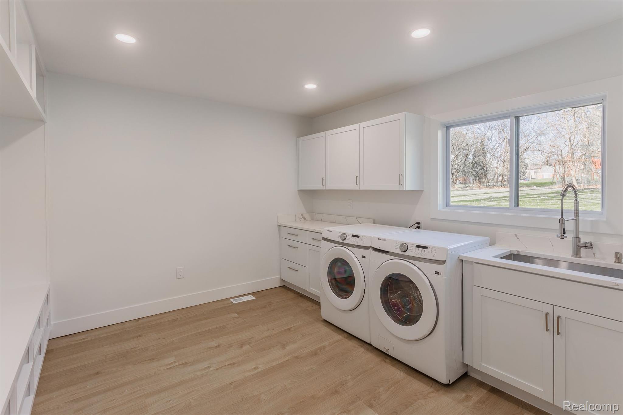 4054 ANTIQUE Lane