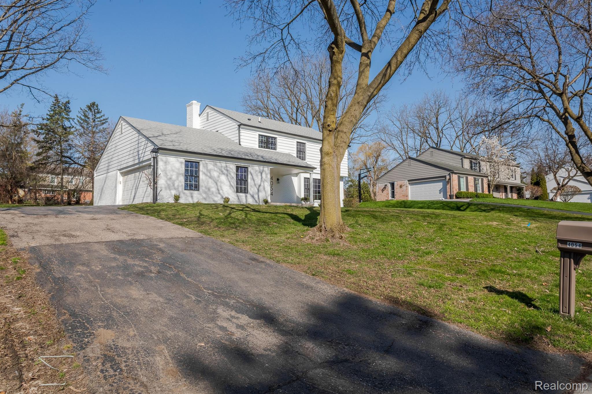 4054 ANTIQUE Lane