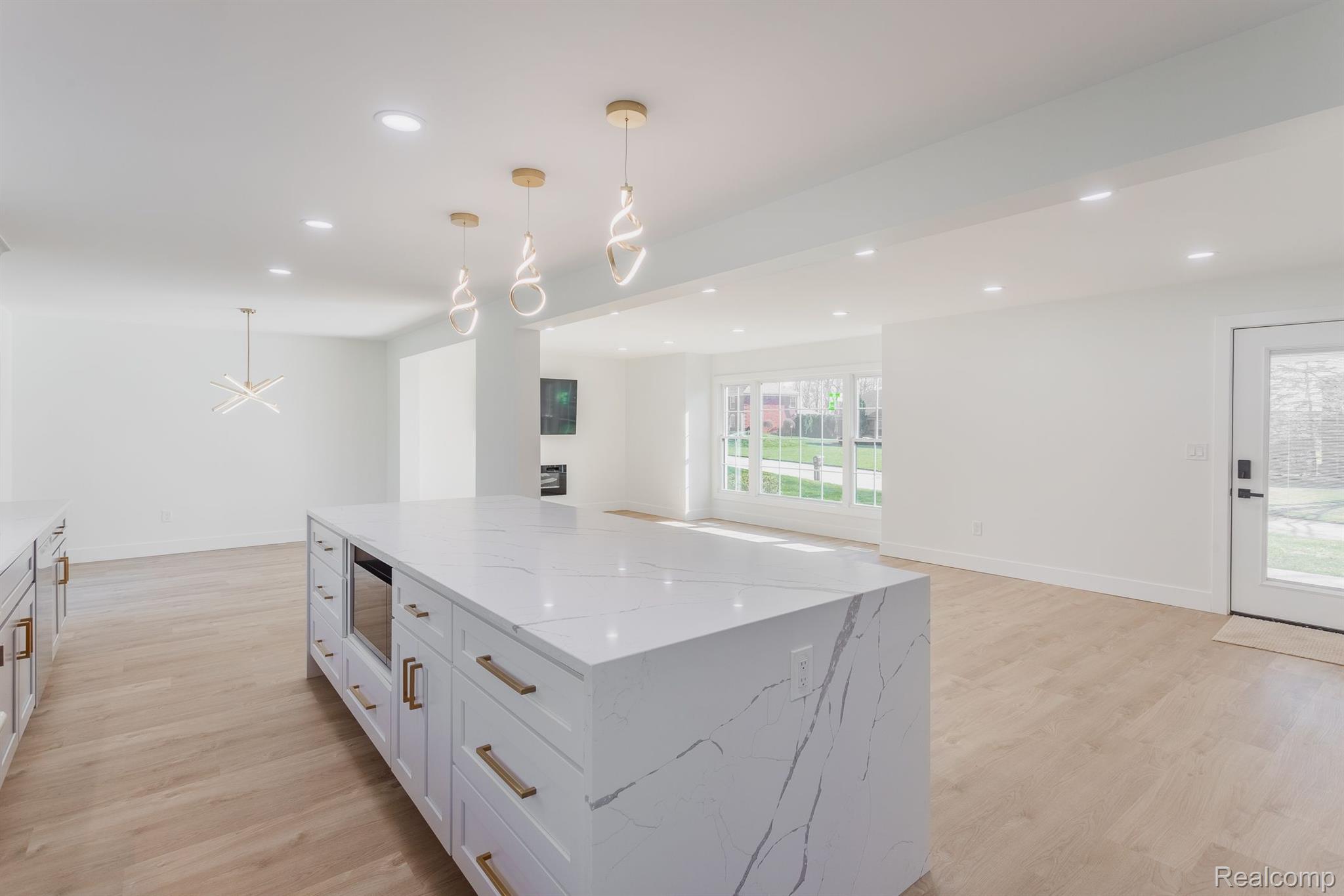 4054 ANTIQUE Lane