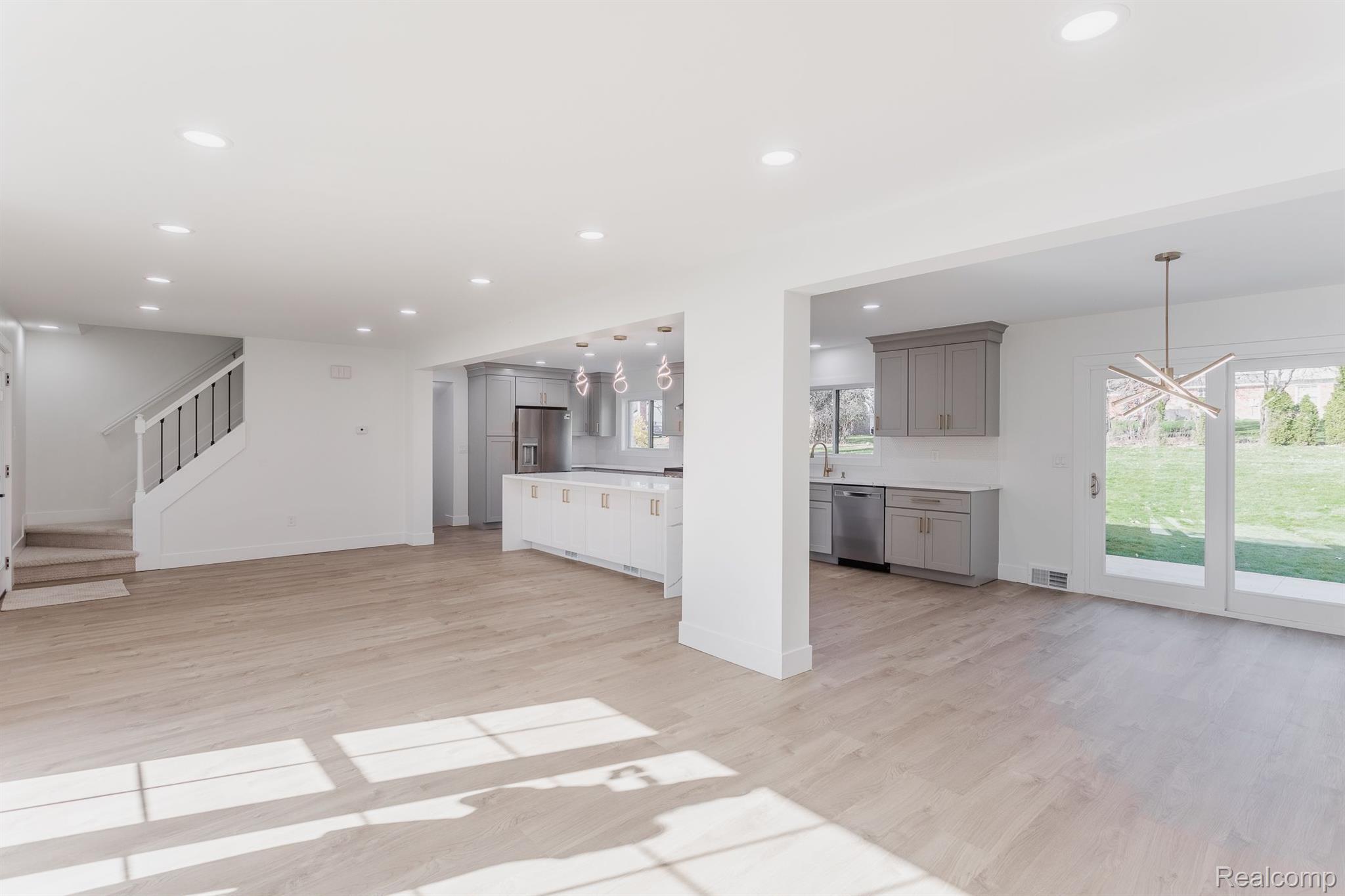 4054 ANTIQUE Lane