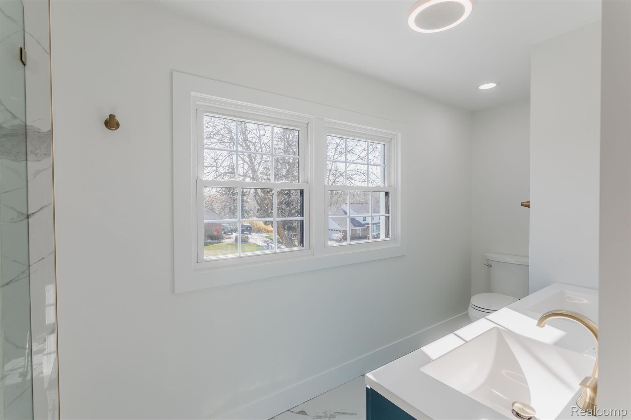 4054 ANTIQUE Lane