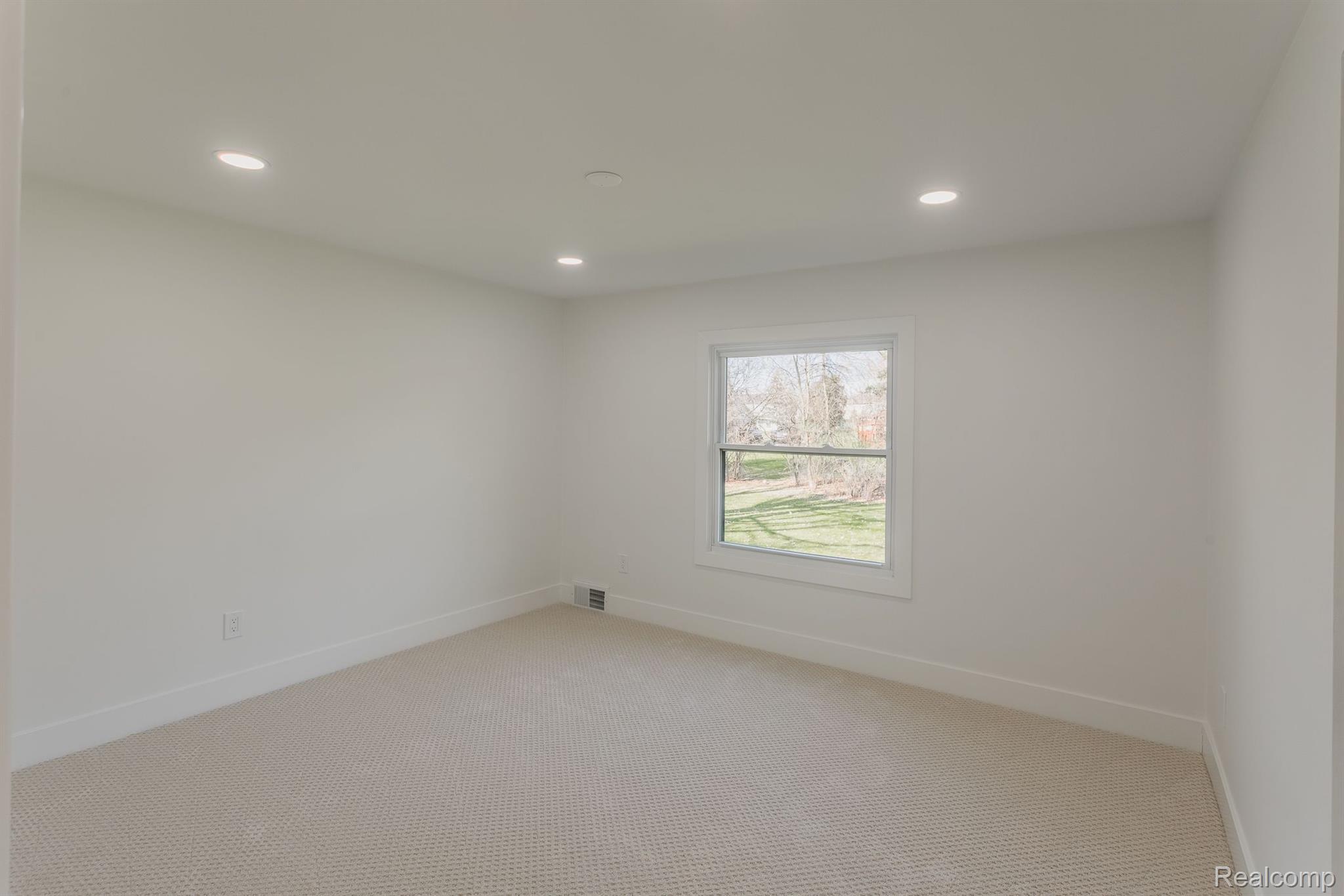 4054 ANTIQUE Lane