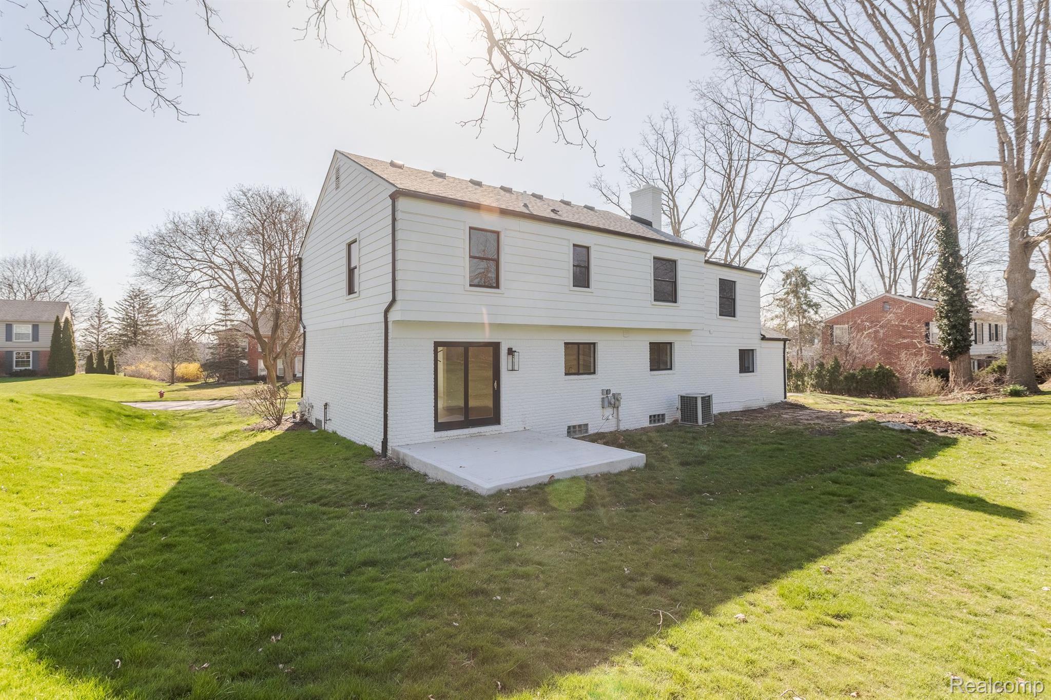 4054 ANTIQUE Lane