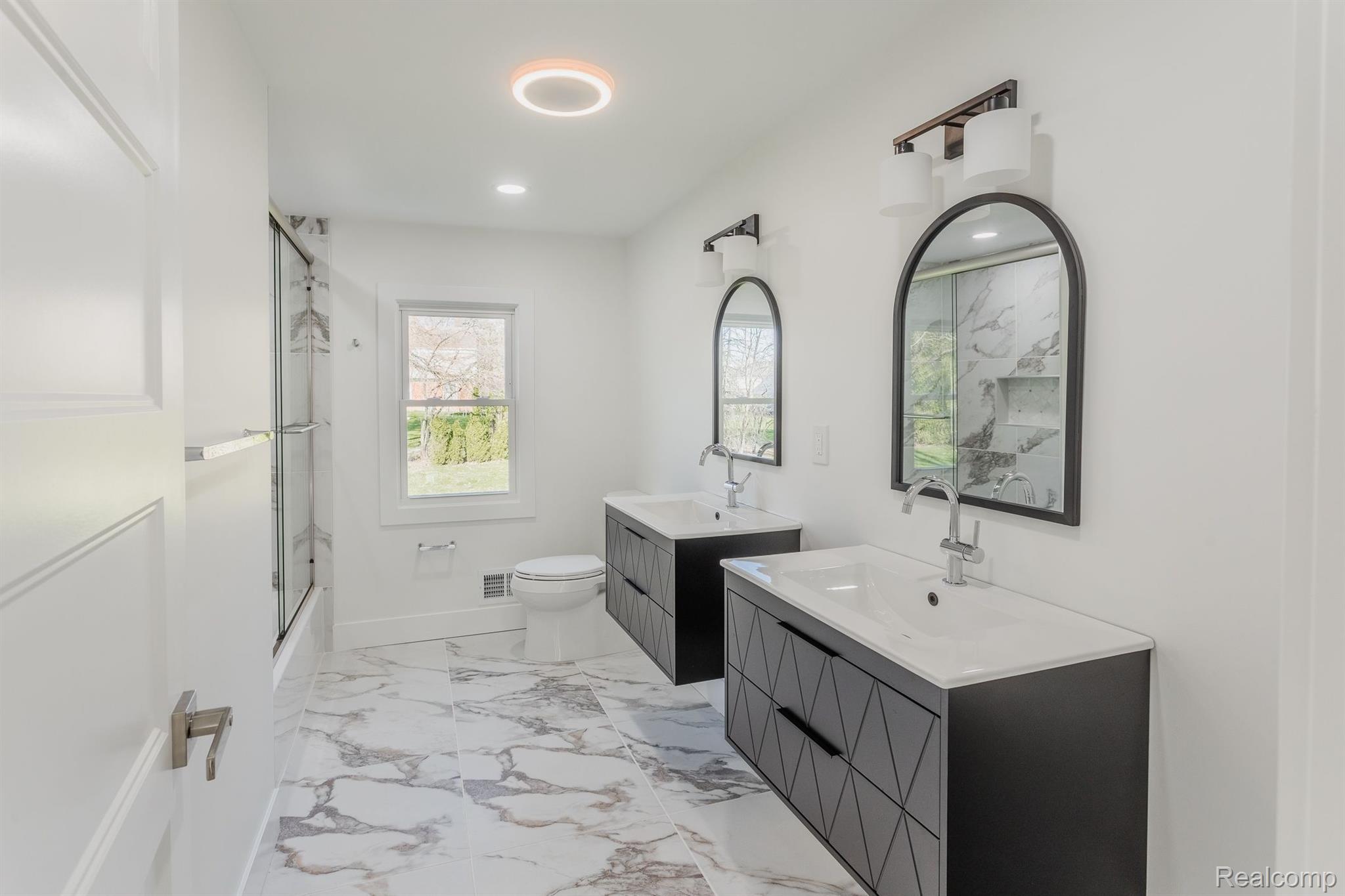 4054 ANTIQUE Lane