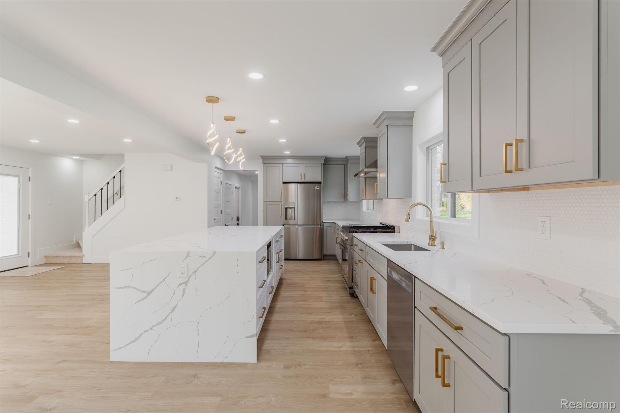 4054 ANTIQUE Lane