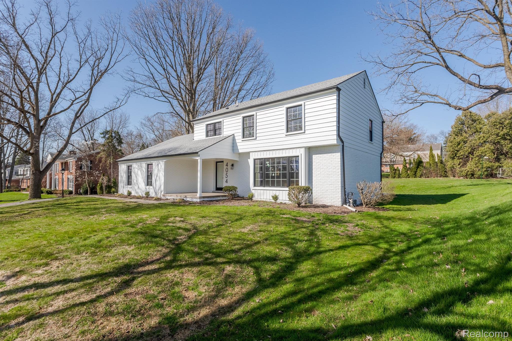 4054 ANTIQUE Lane