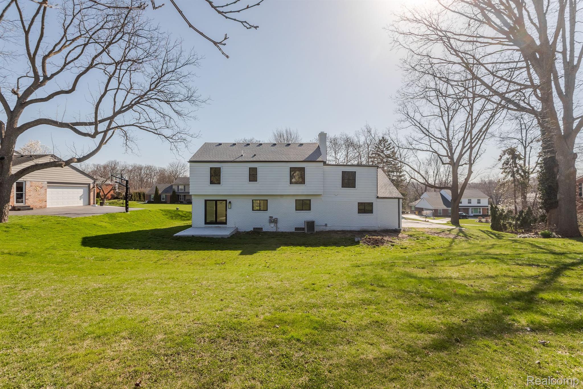 4054 ANTIQUE Lane