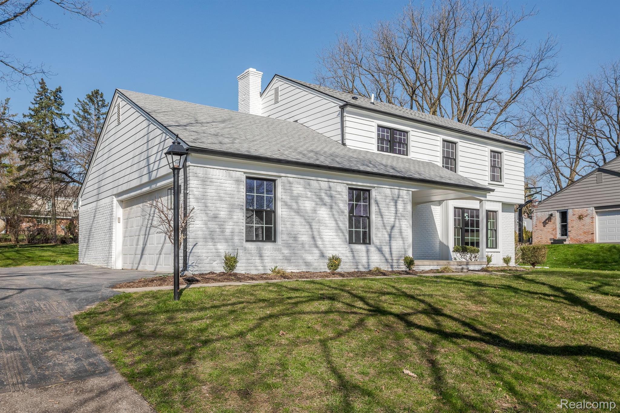 4054 ANTIQUE Lane