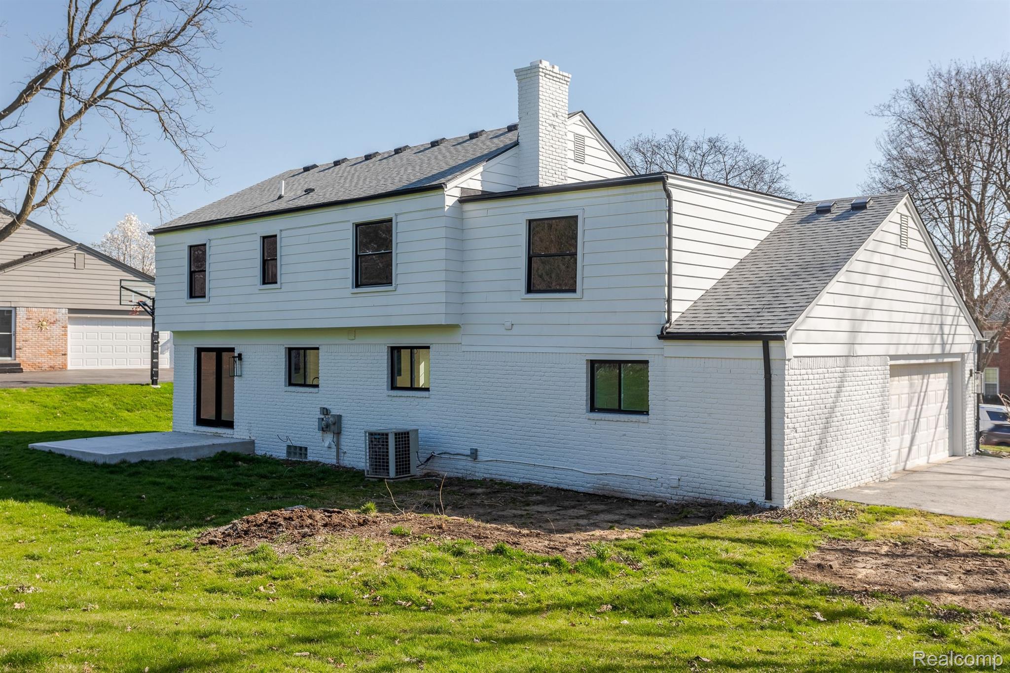 4054 ANTIQUE Lane