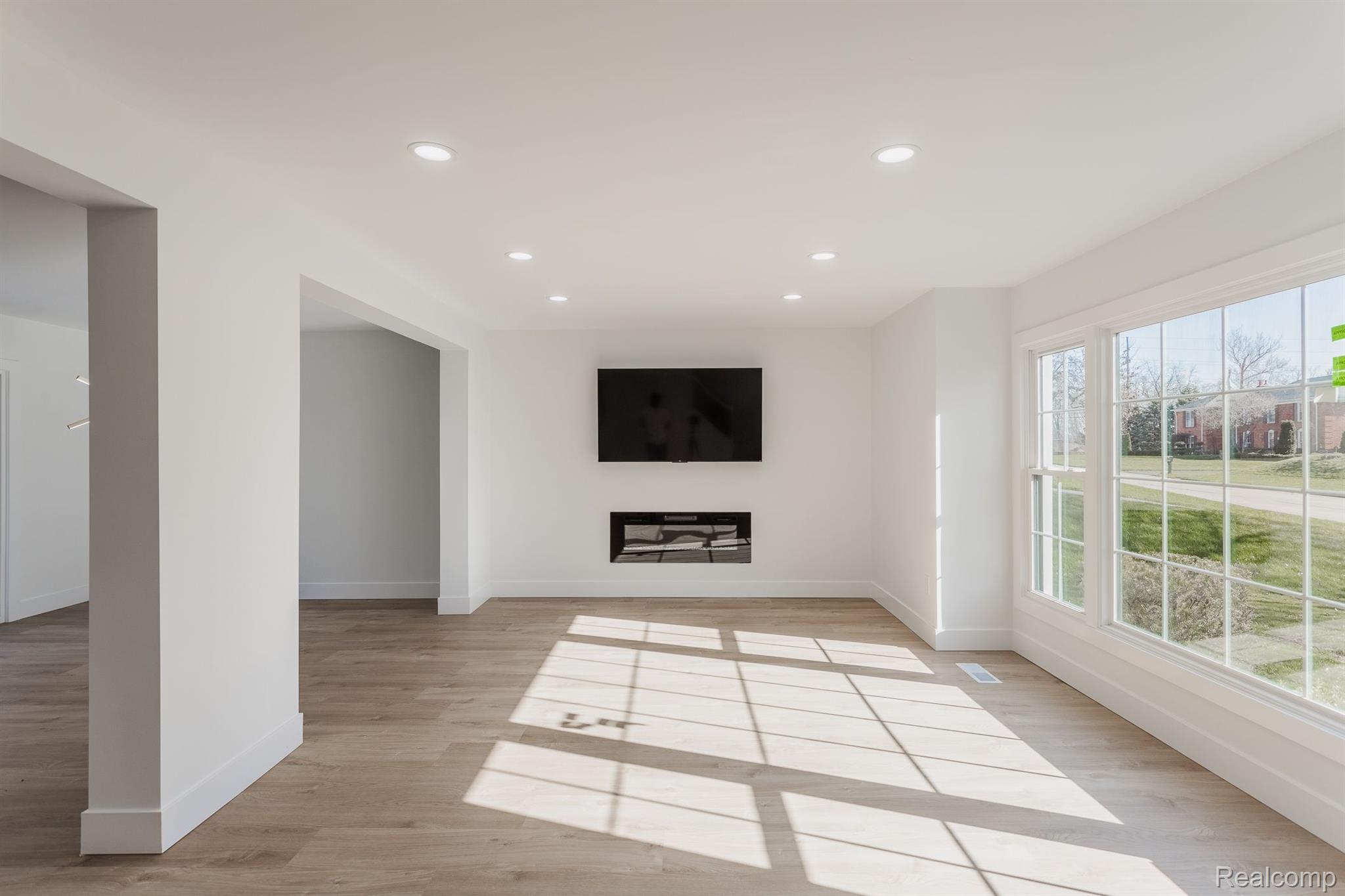 4054 ANTIQUE Lane