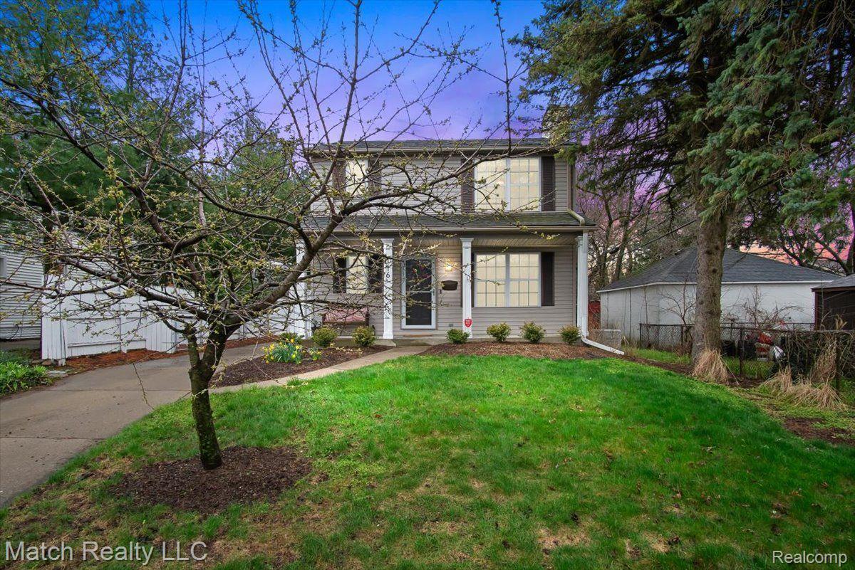 116 E LAWRENCE Avenue