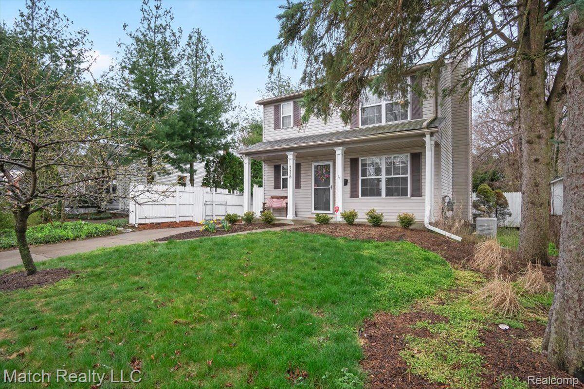 116 E LAWRENCE Avenue