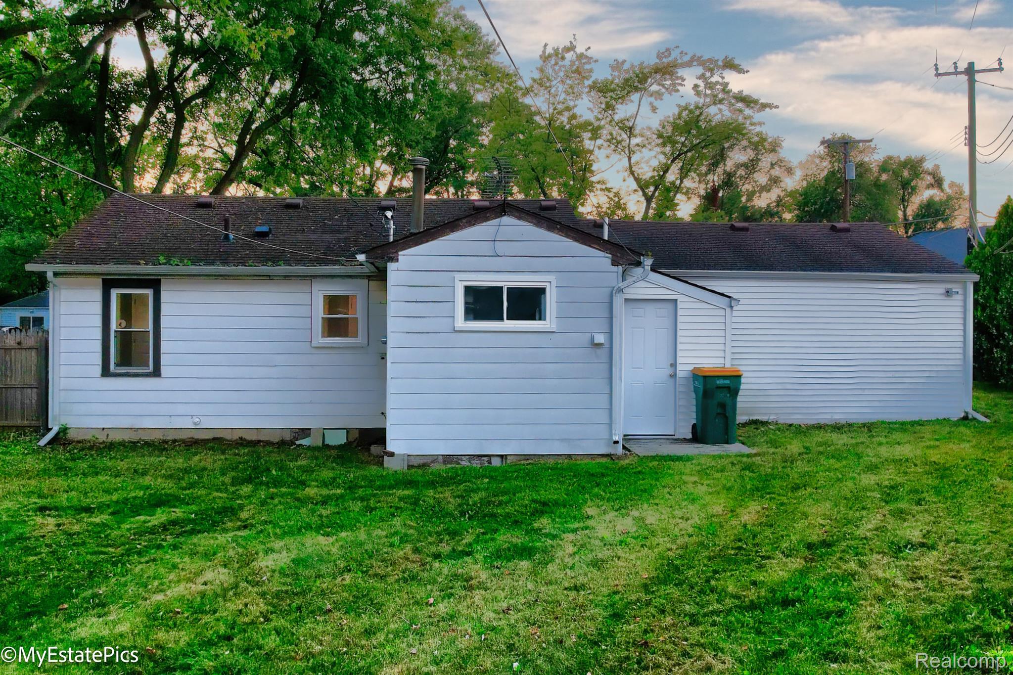 21412 PURDUE Avenue