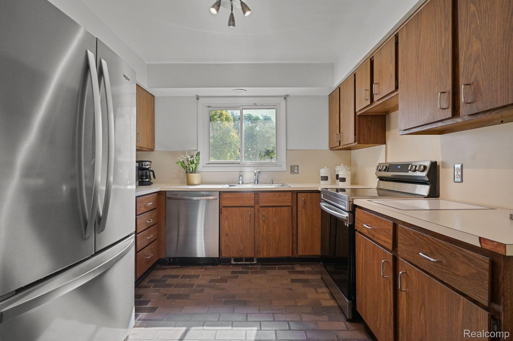 29595 Kings Pointe Court