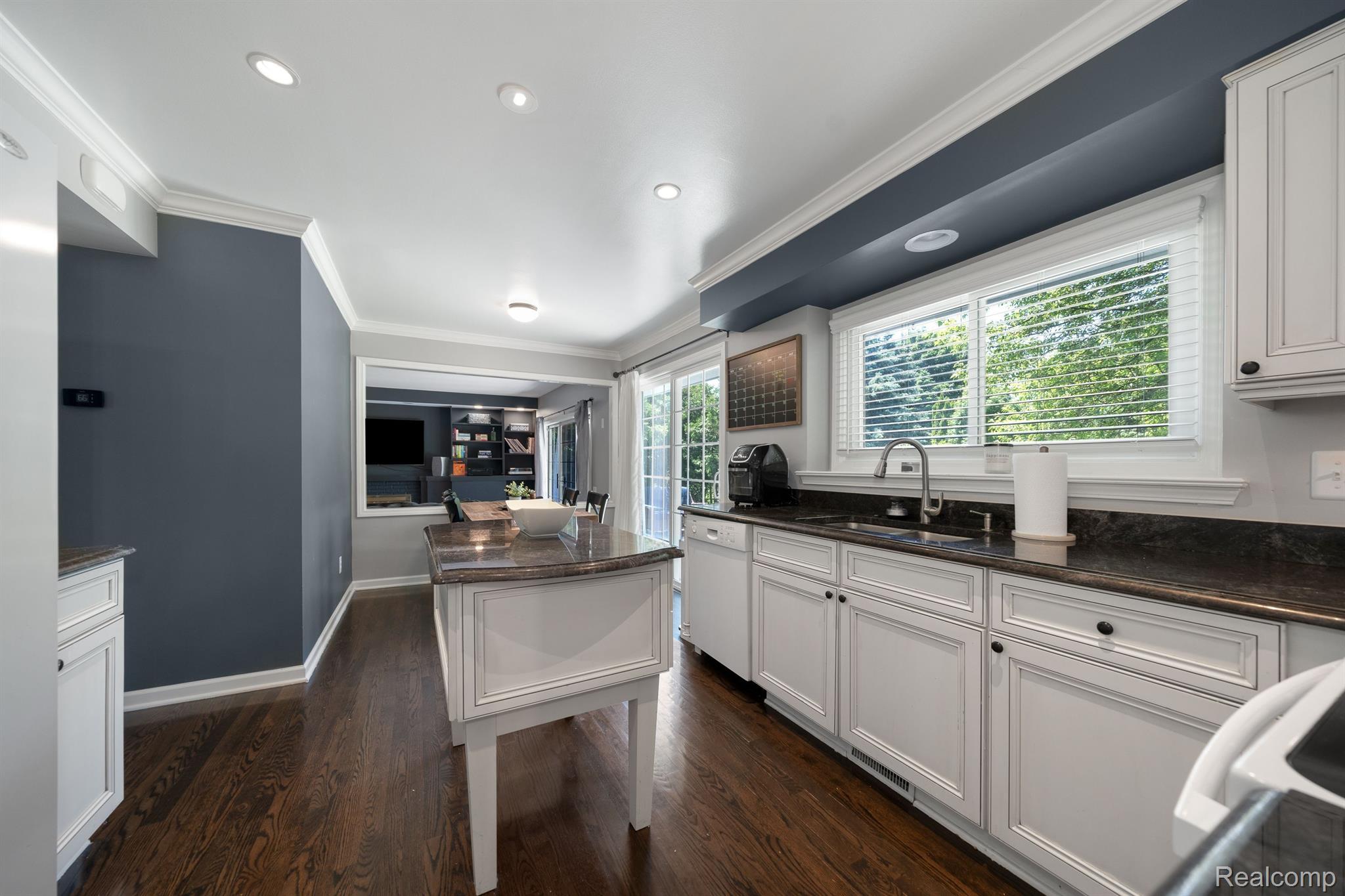2372 MILLBROOK
