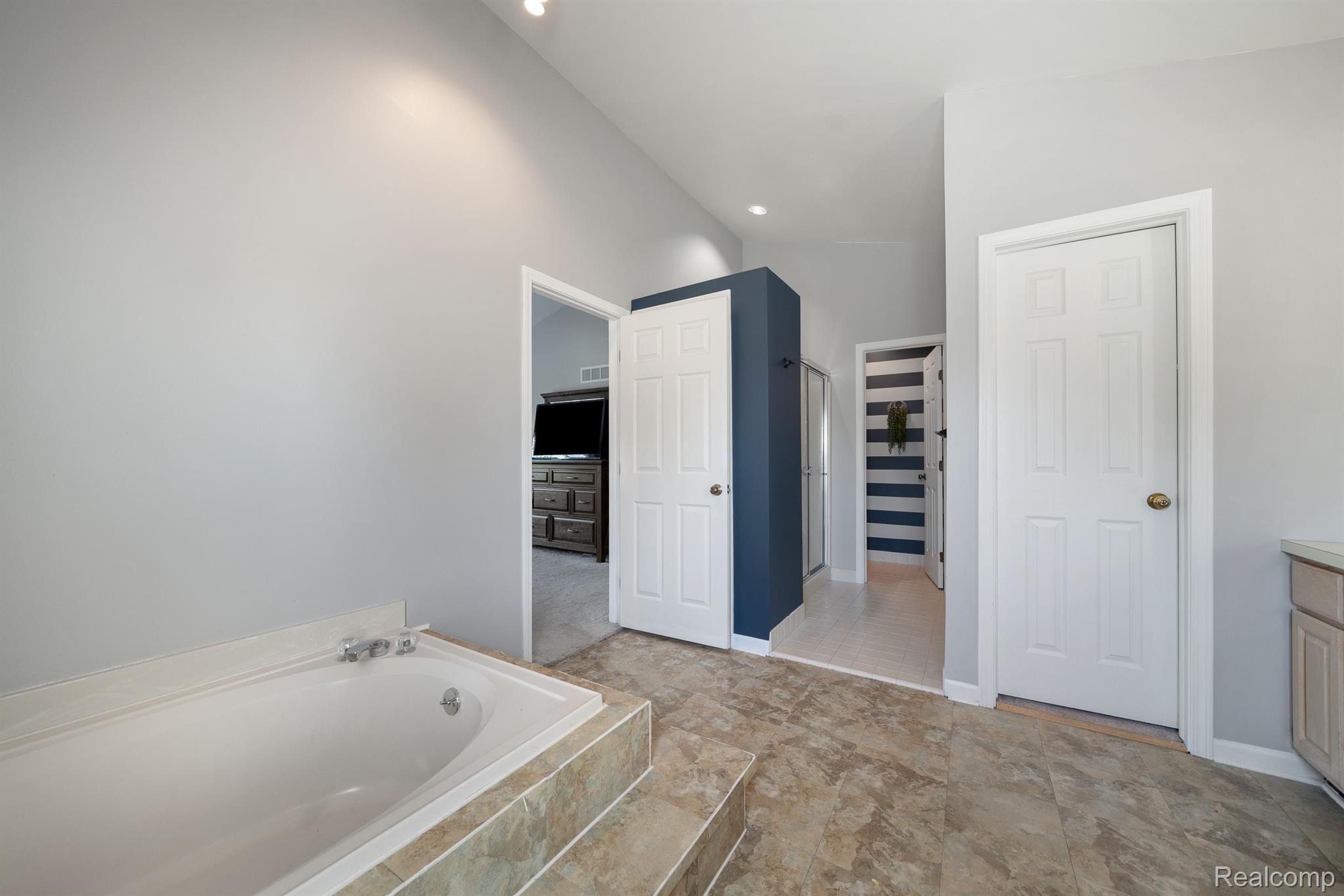 2372 MILLBROOK