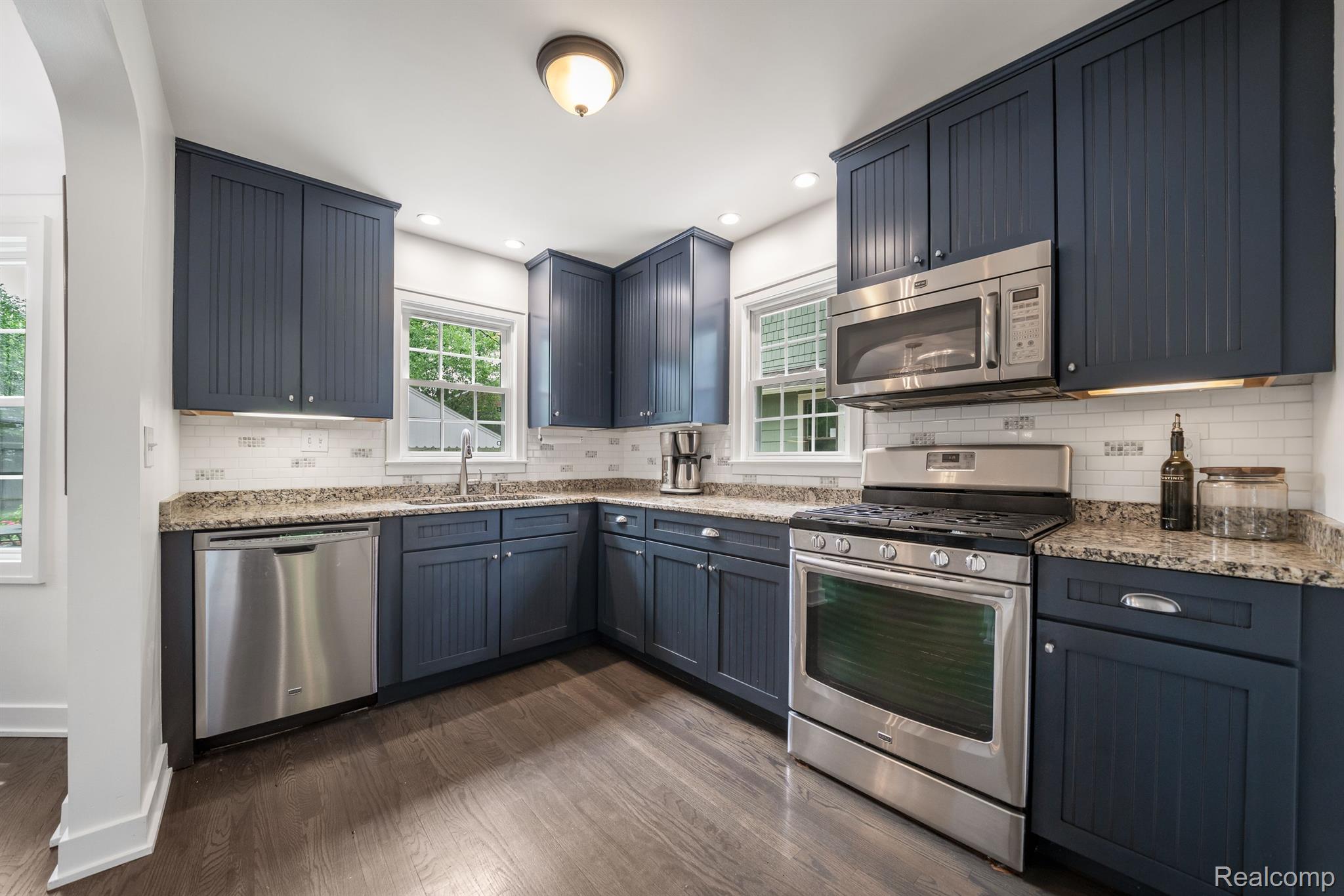 235 W LEWISTON Avenue