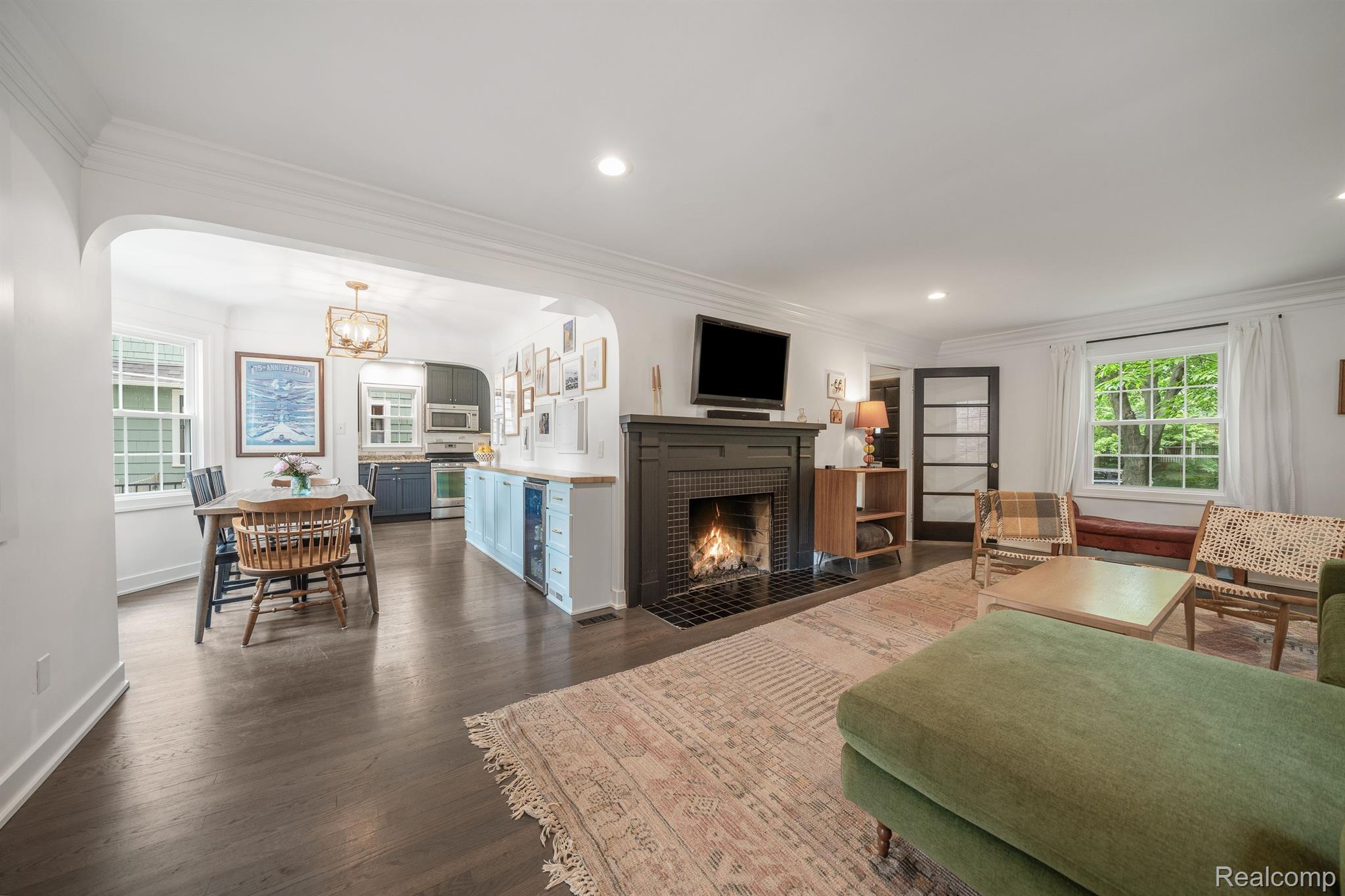 235 W LEWISTON Avenue
