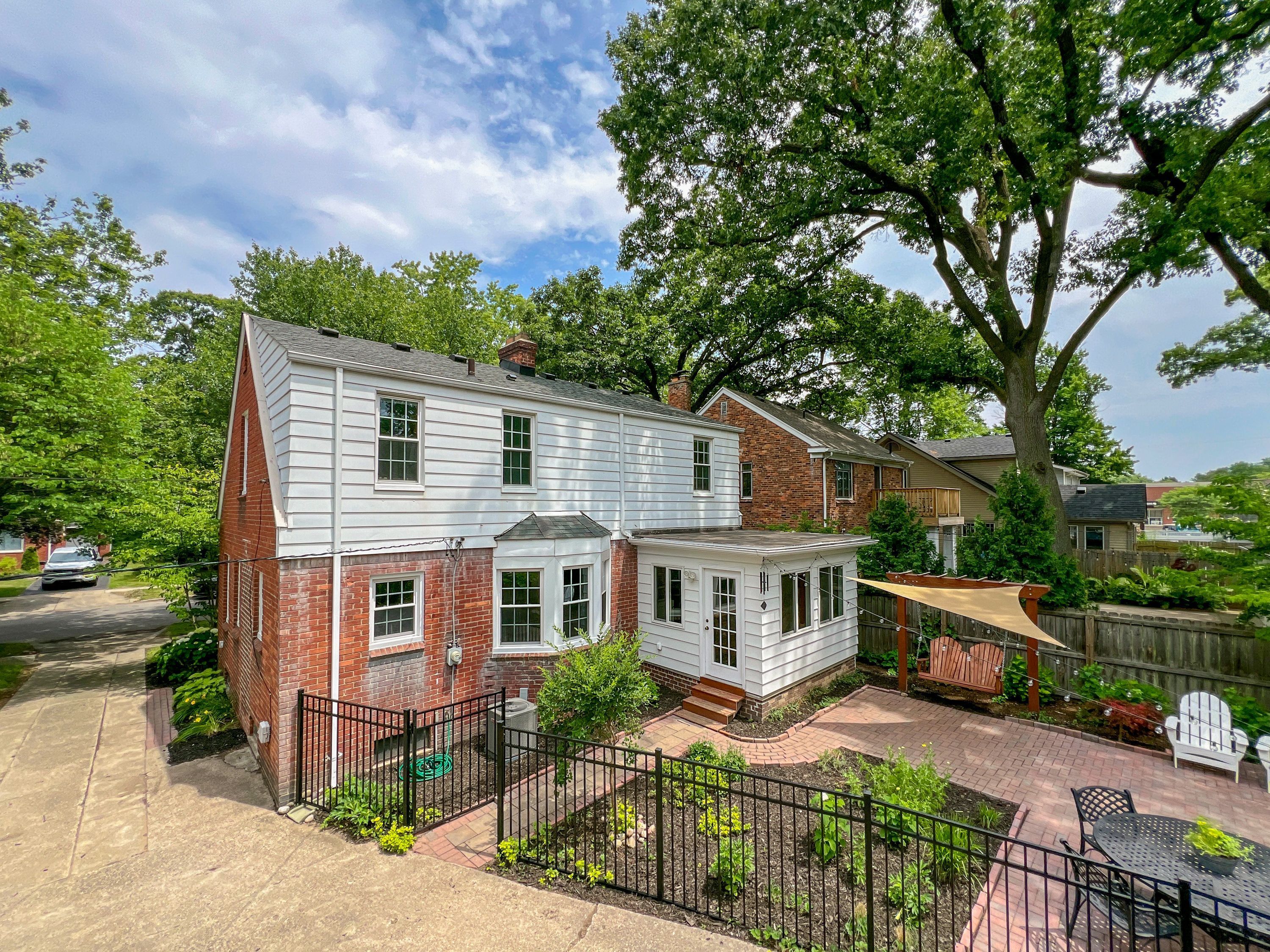 235 W LEWISTON Avenue