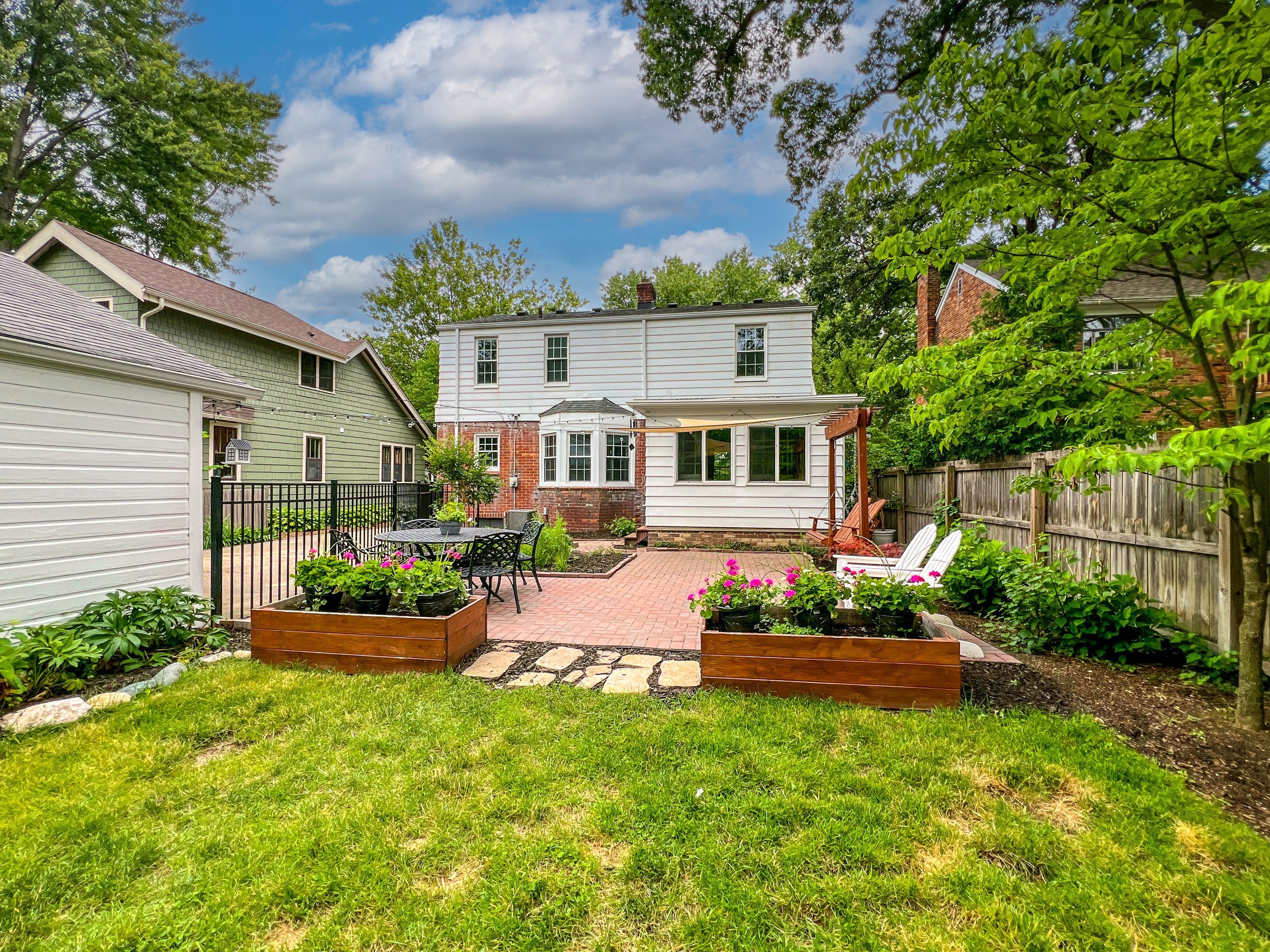 235 W LEWISTON Avenue