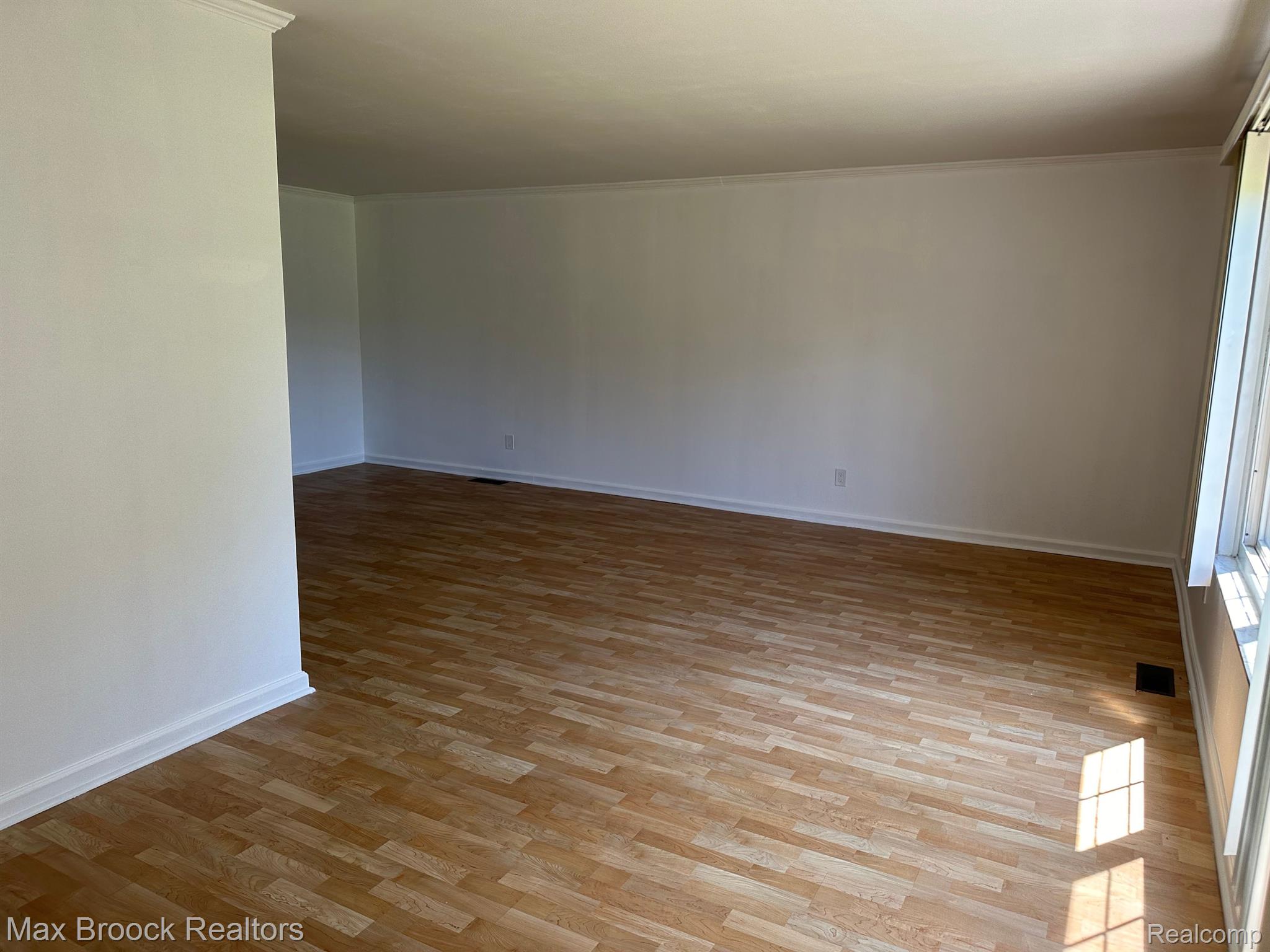 664 E FOX HILLS Drive