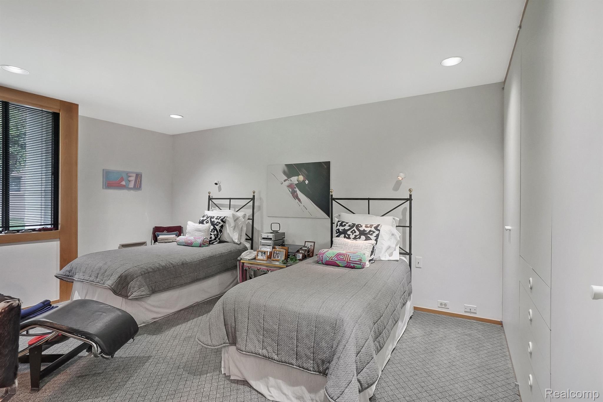 5330 WOODLANDS ESTATES Drive