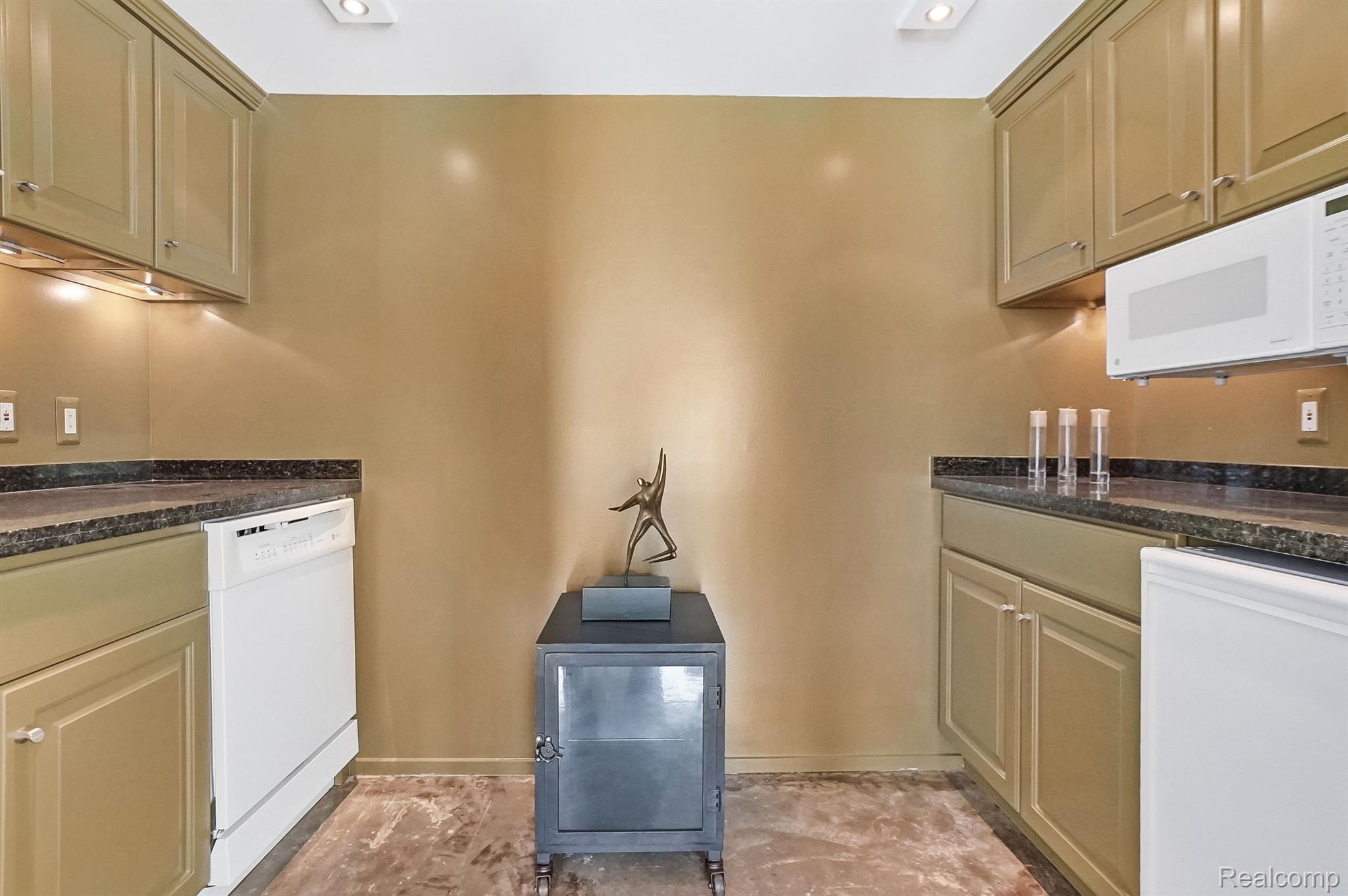 5330 WOODLANDS ESTATES Drive