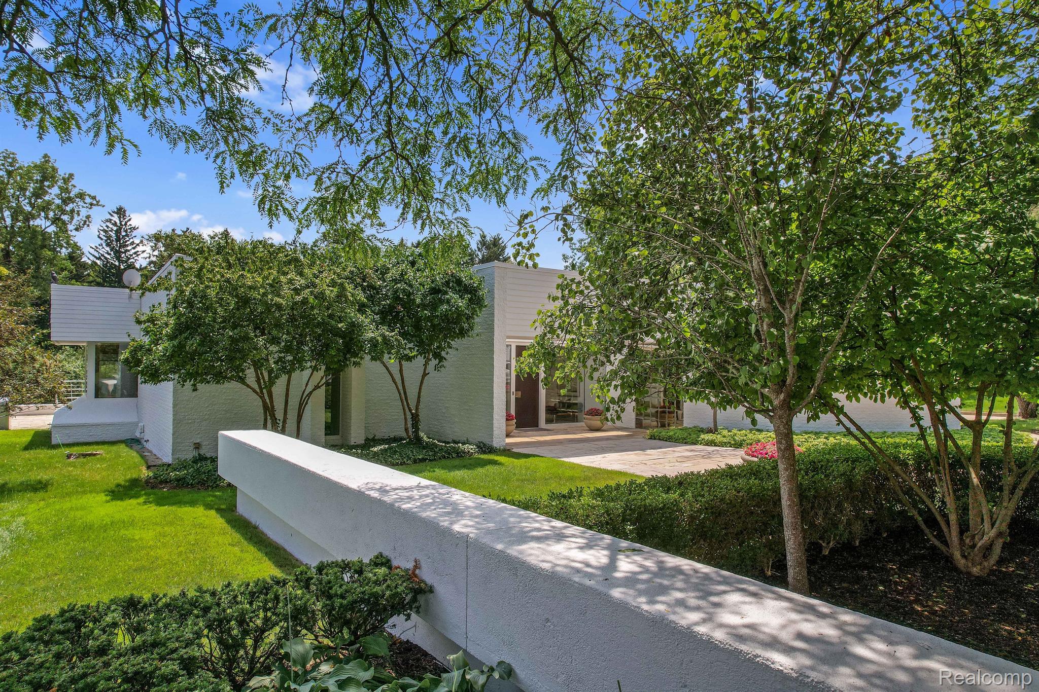 5330 WOODLANDS ESTATES Drive