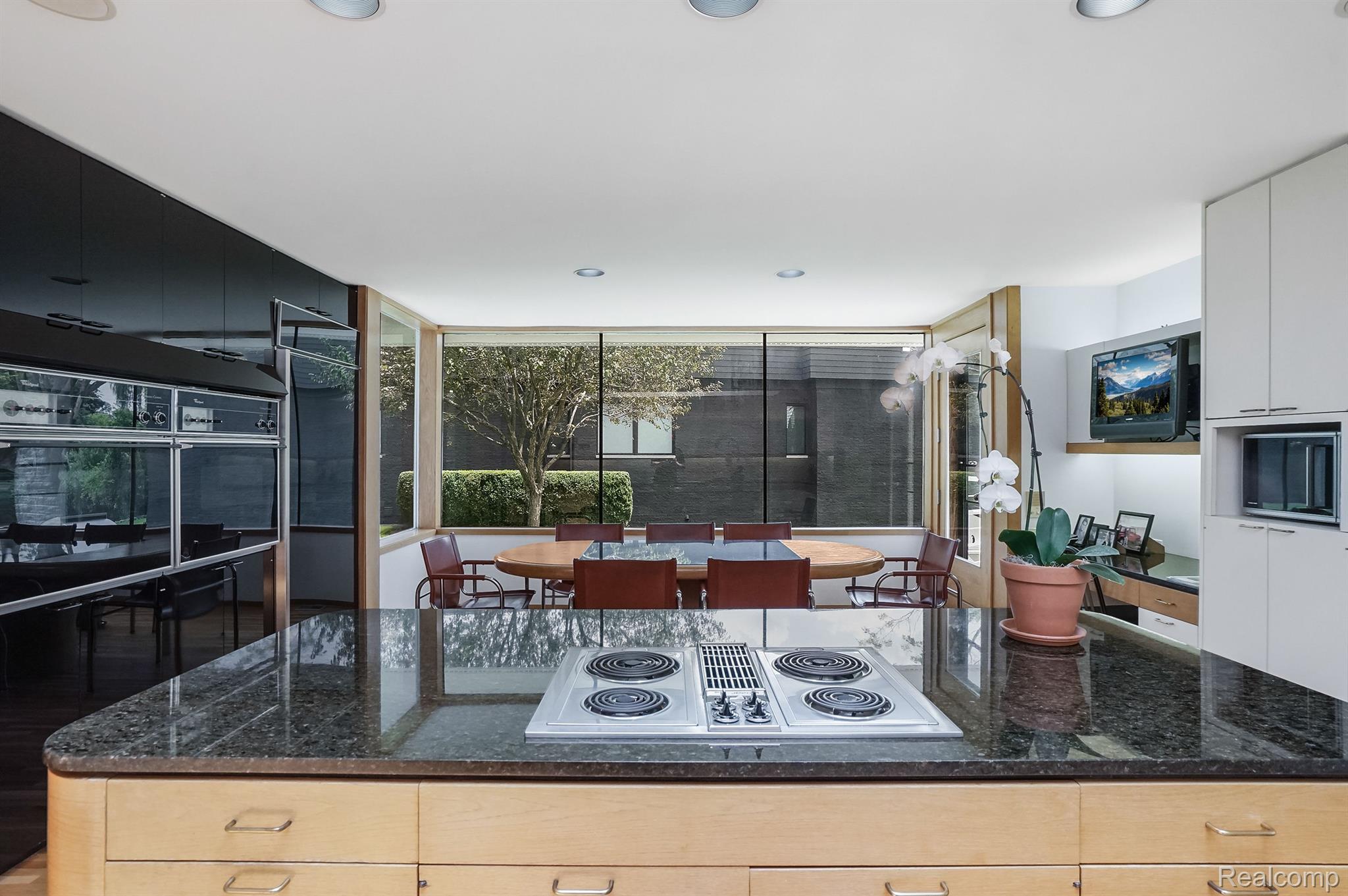 5330 WOODLANDS ESTATES Drive