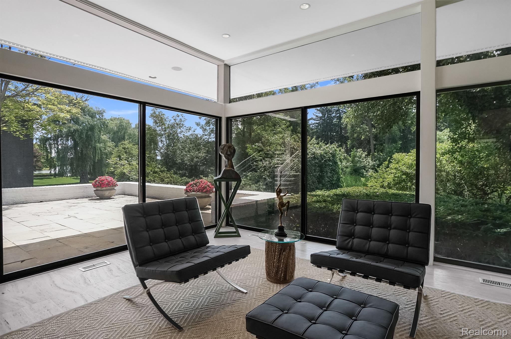 5330 WOODLANDS ESTATES Drive