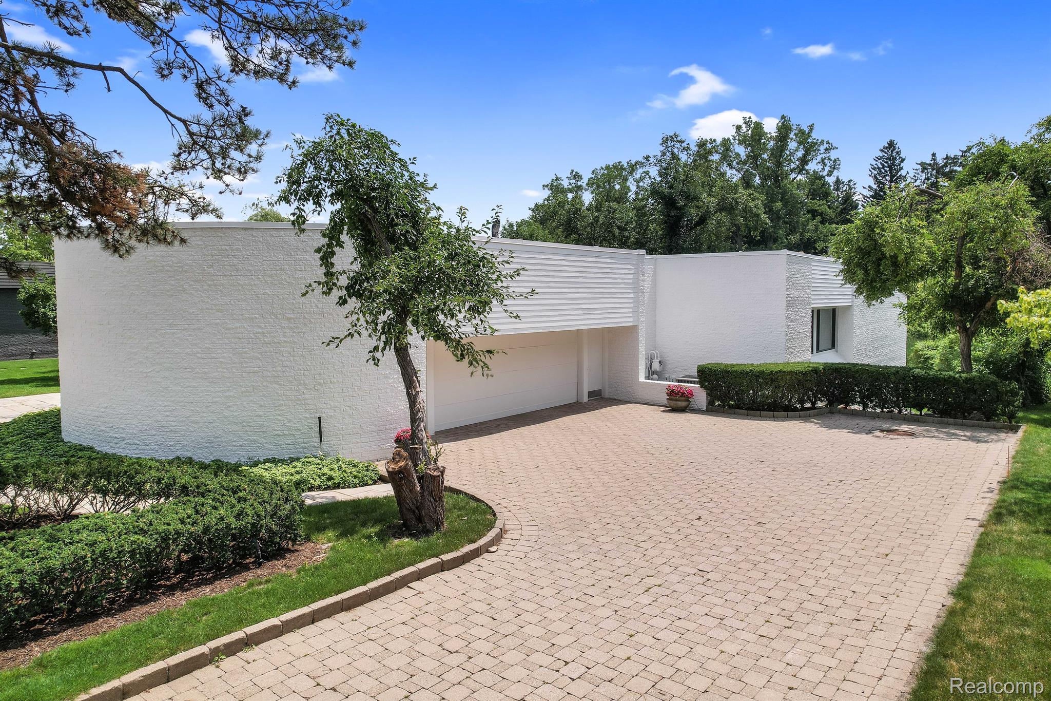 5330 WOODLANDS ESTATES Drive