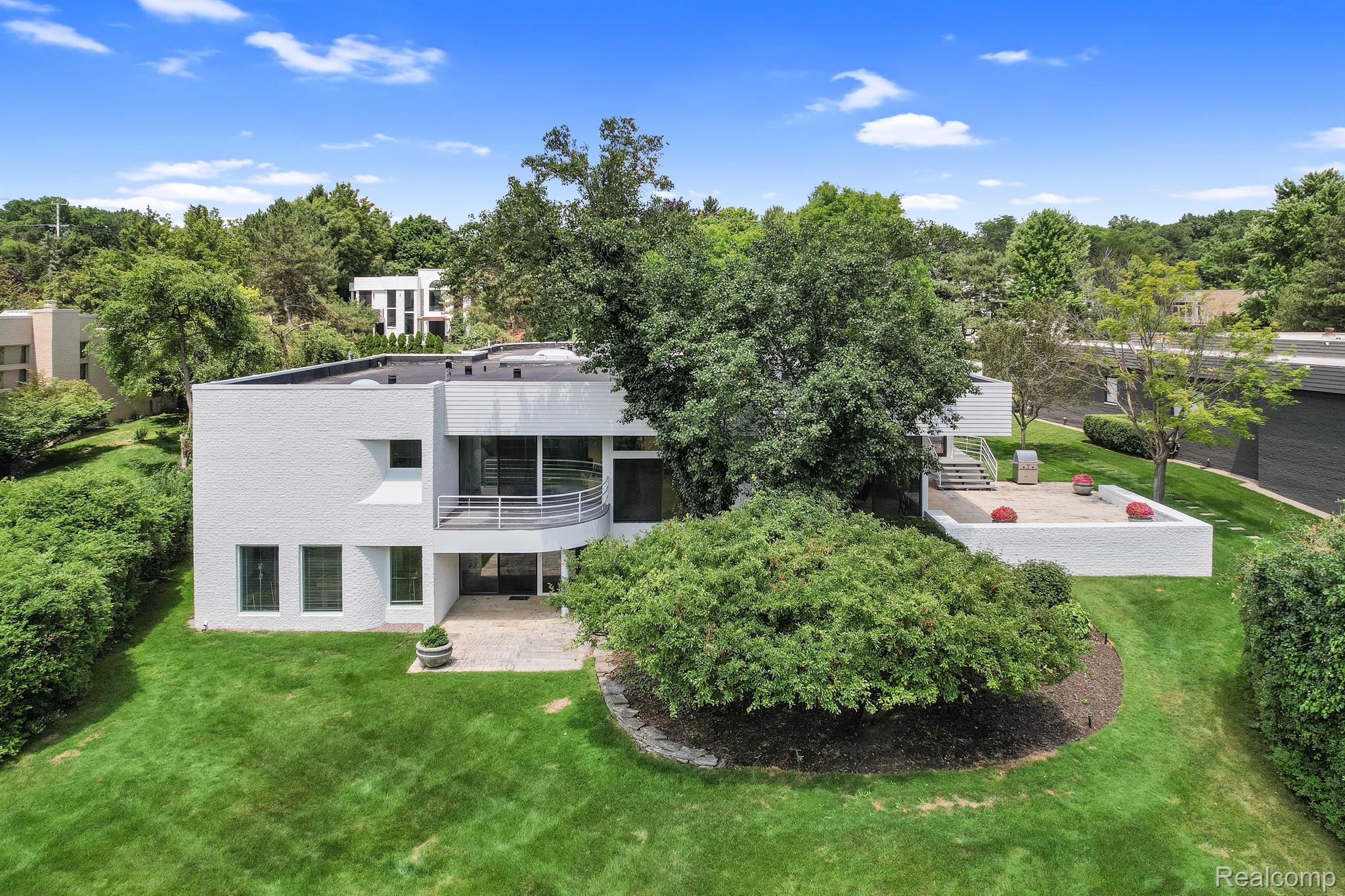 5330 WOODLANDS ESTATES Drive