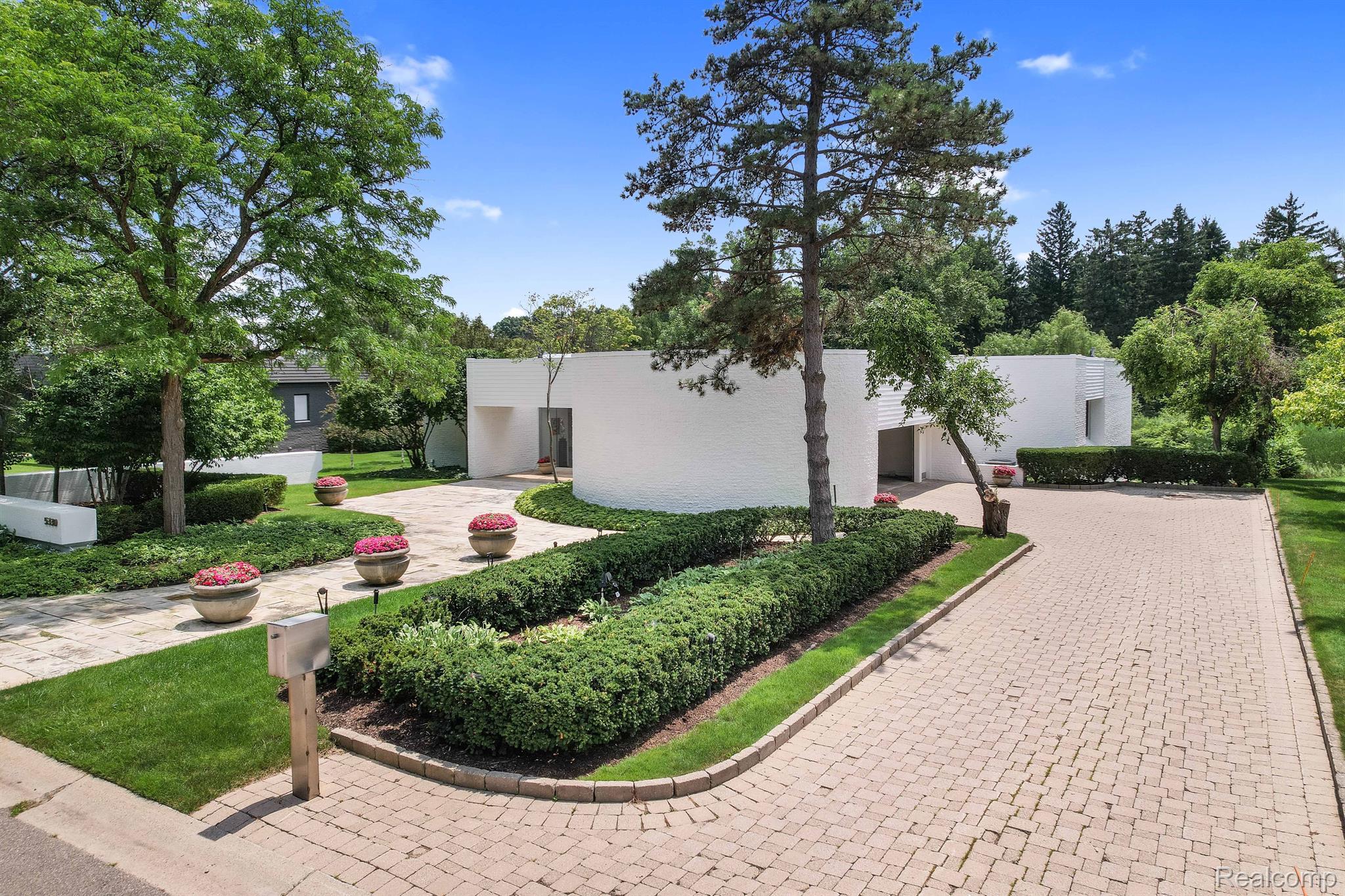 5330 WOODLANDS ESTATES Drive