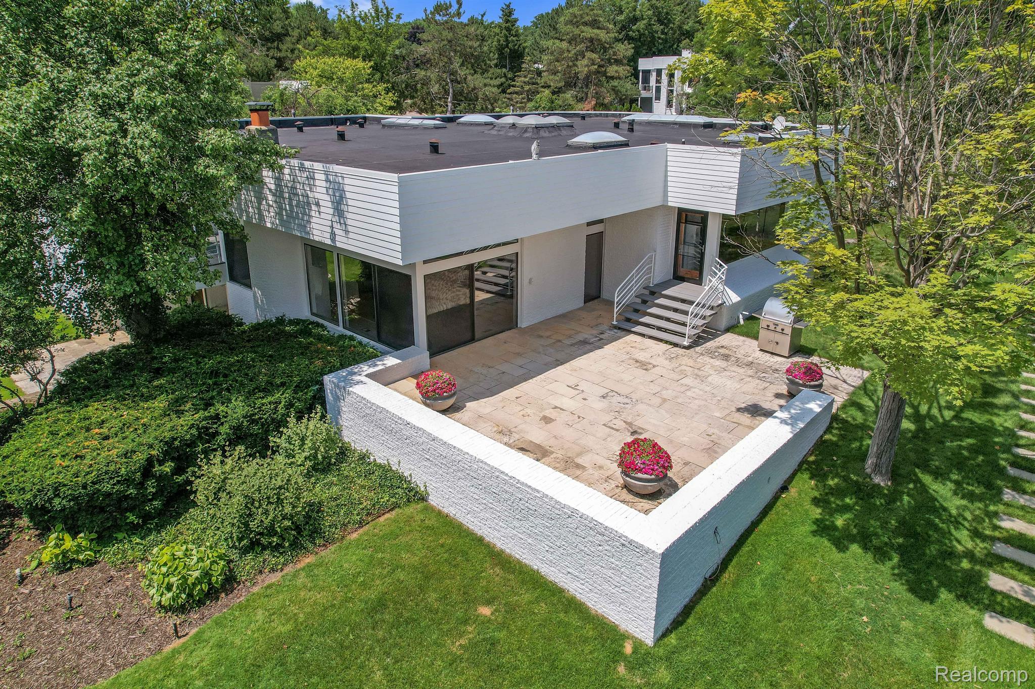 5330 WOODLANDS ESTATES Drive