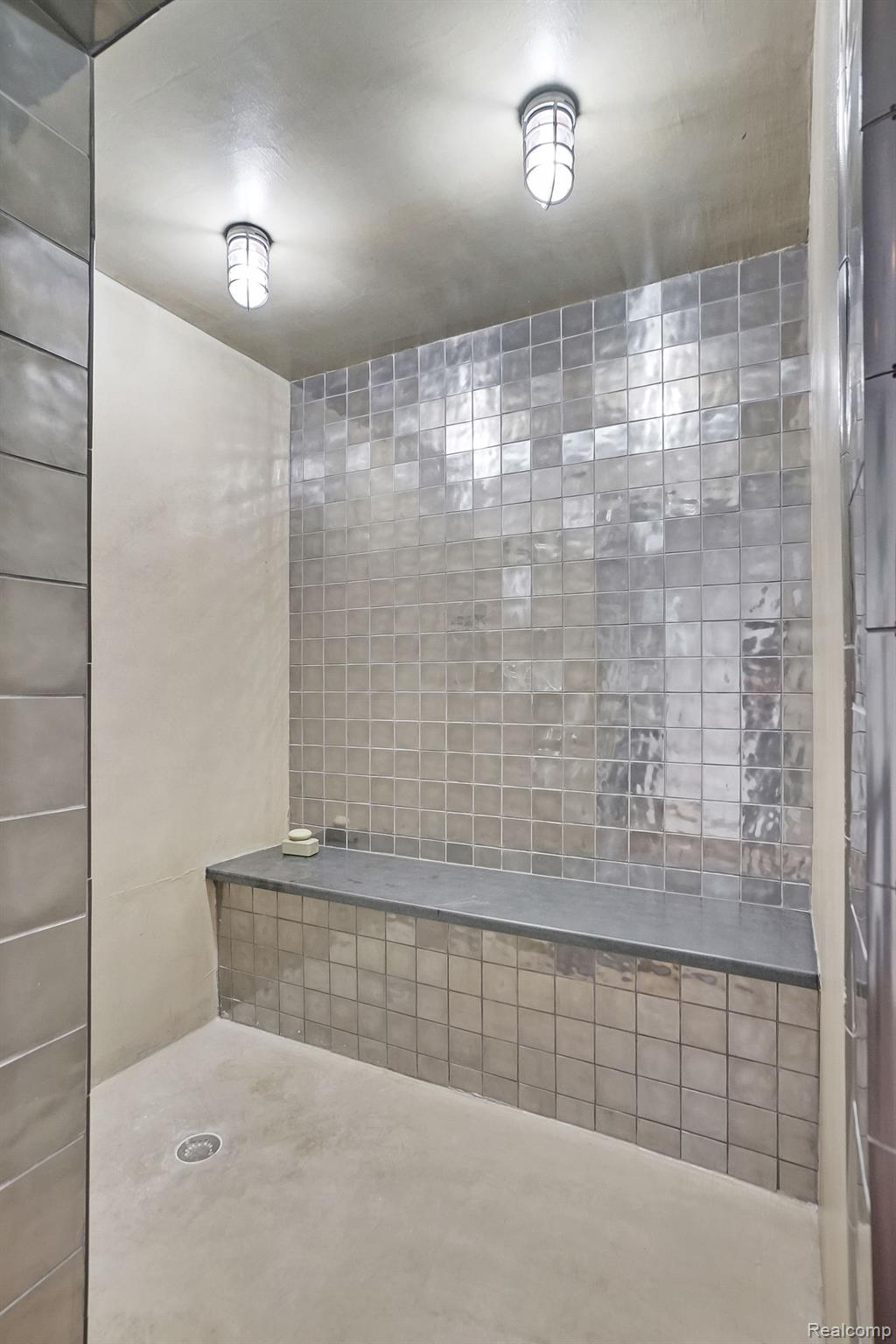 5330 WOODLANDS ESTATES Drive