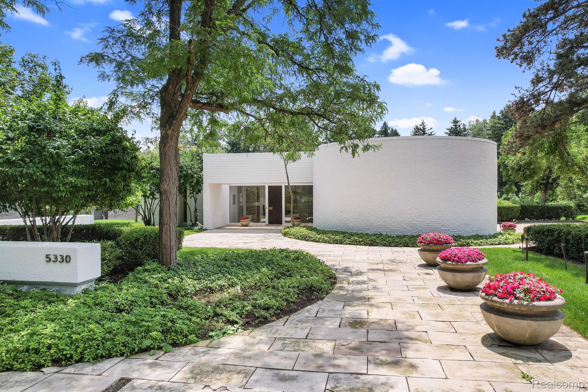 5330 WOODLANDS ESTATES Drive
