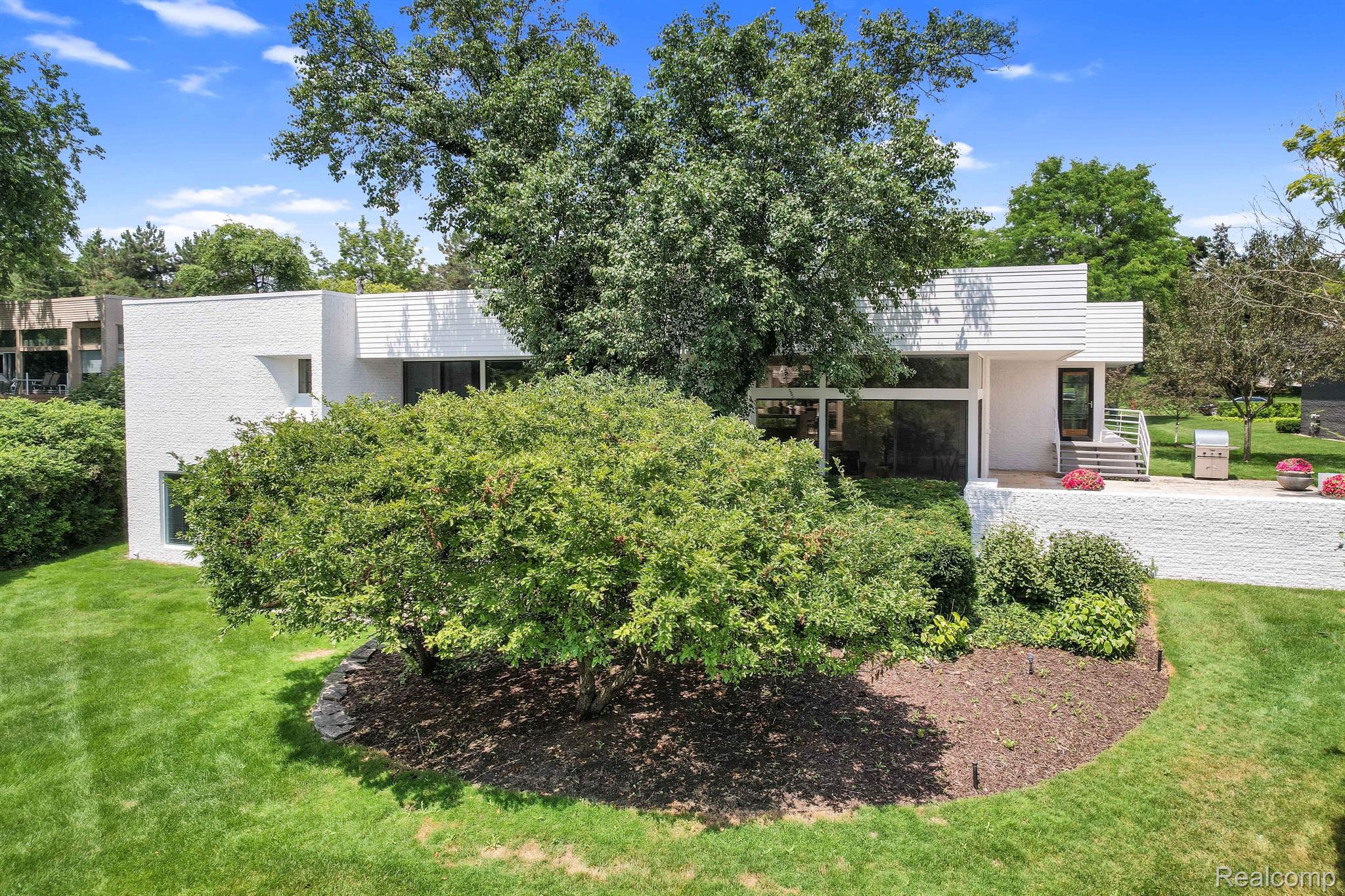 5330 WOODLANDS ESTATES Drive