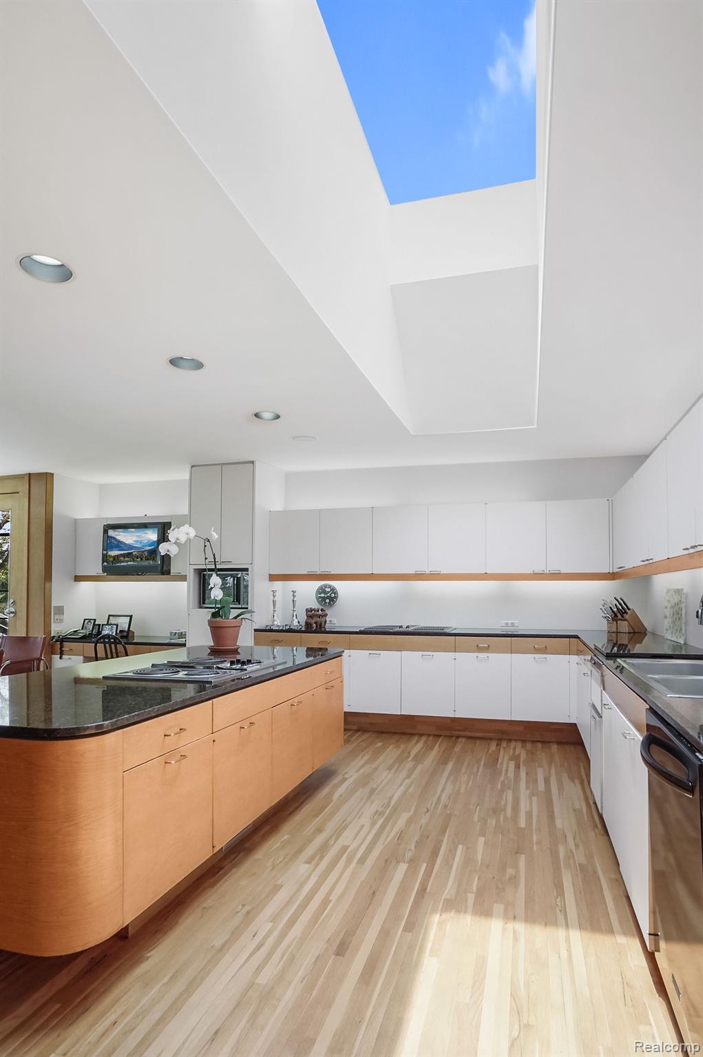 5330 WOODLANDS ESTATES Drive