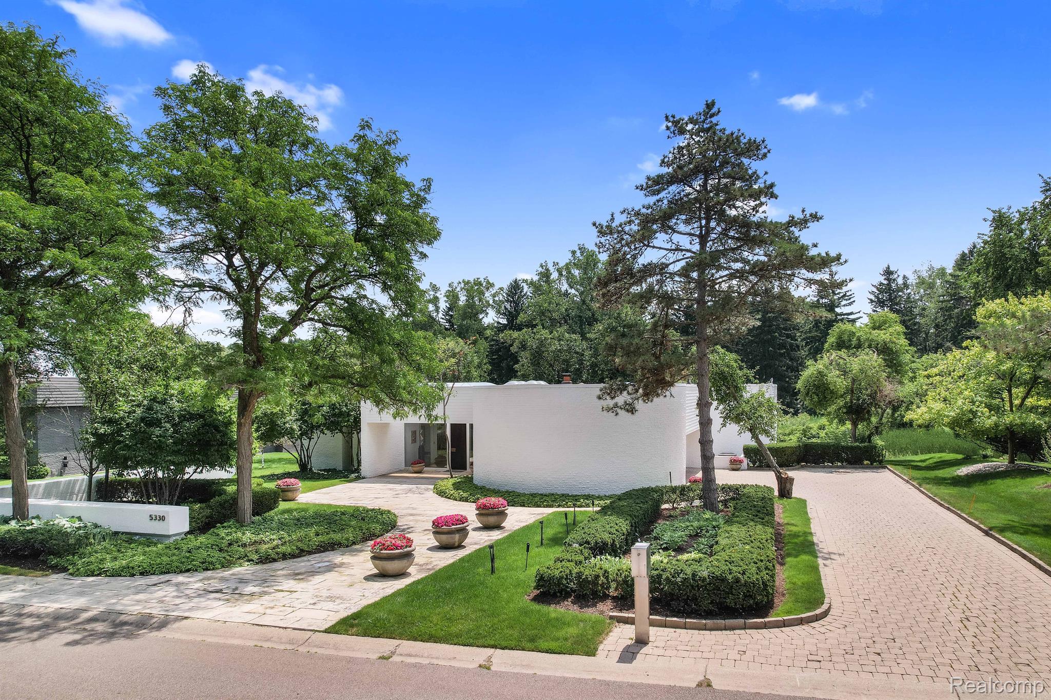 5330 WOODLANDS ESTATES Drive