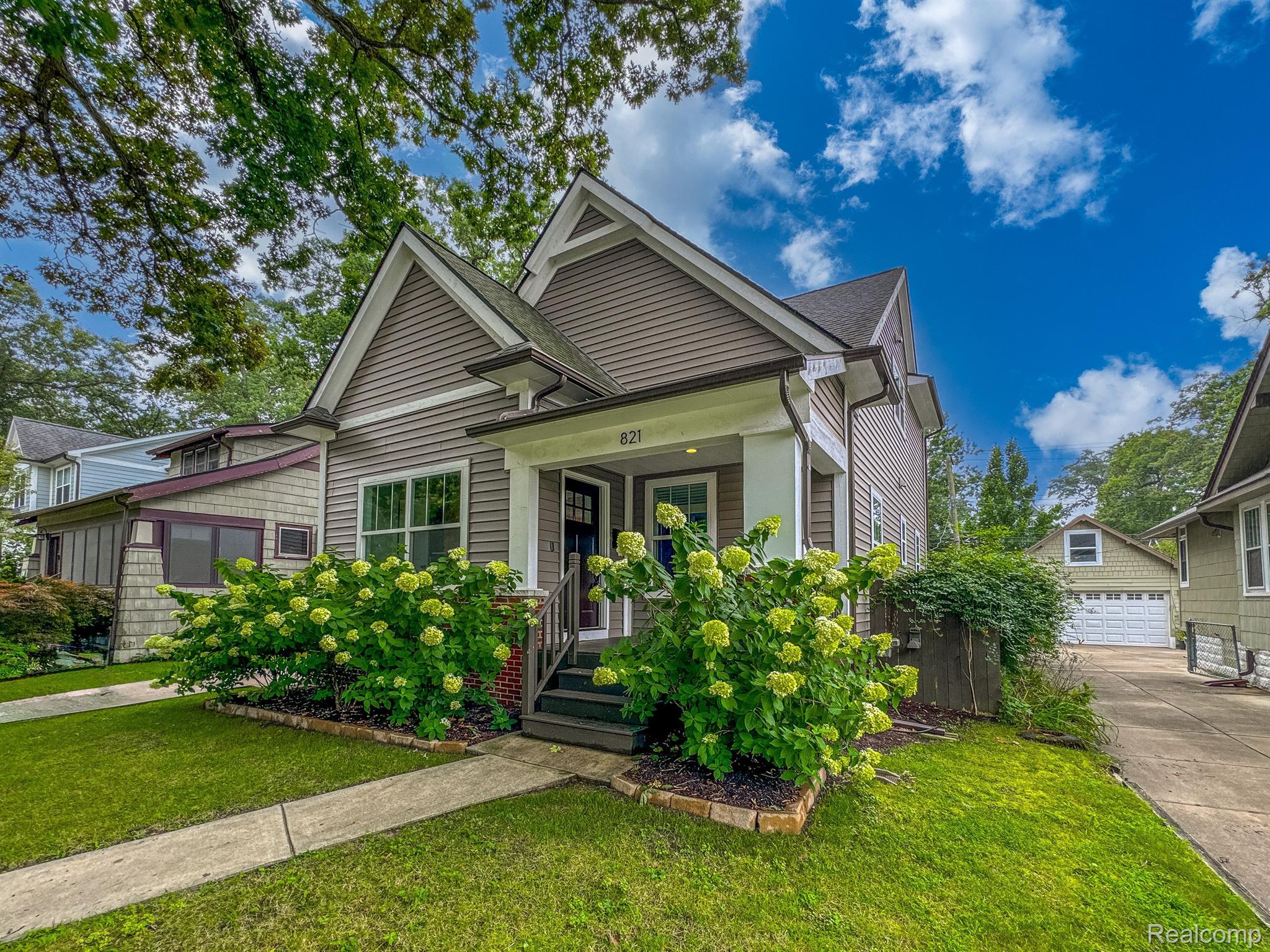 821 MAXWELL Avenue