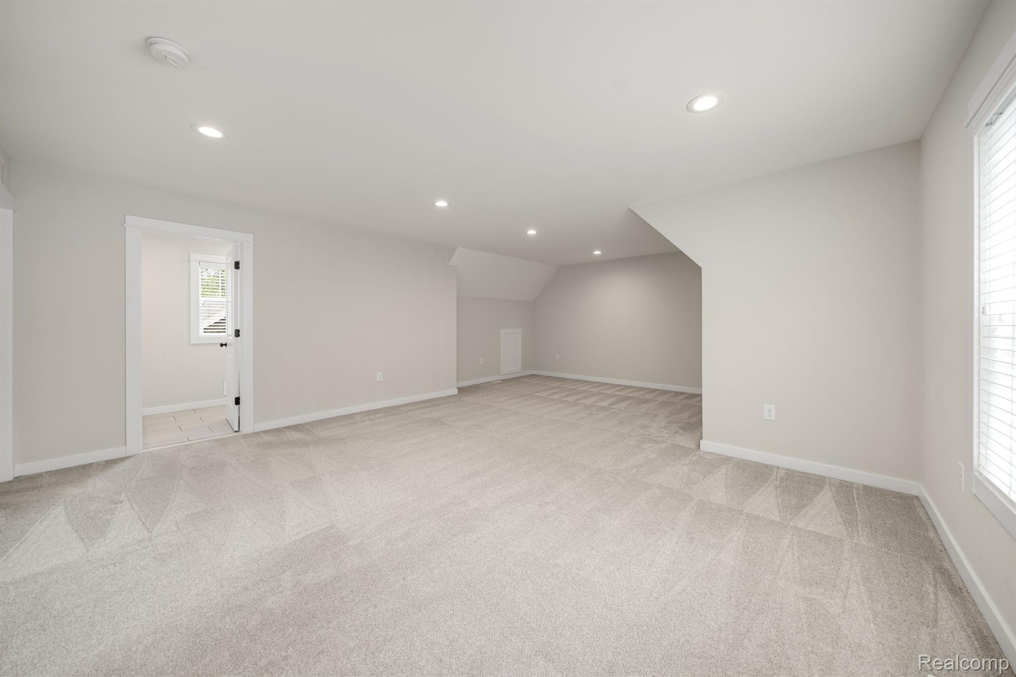821 MAXWELL Avenue