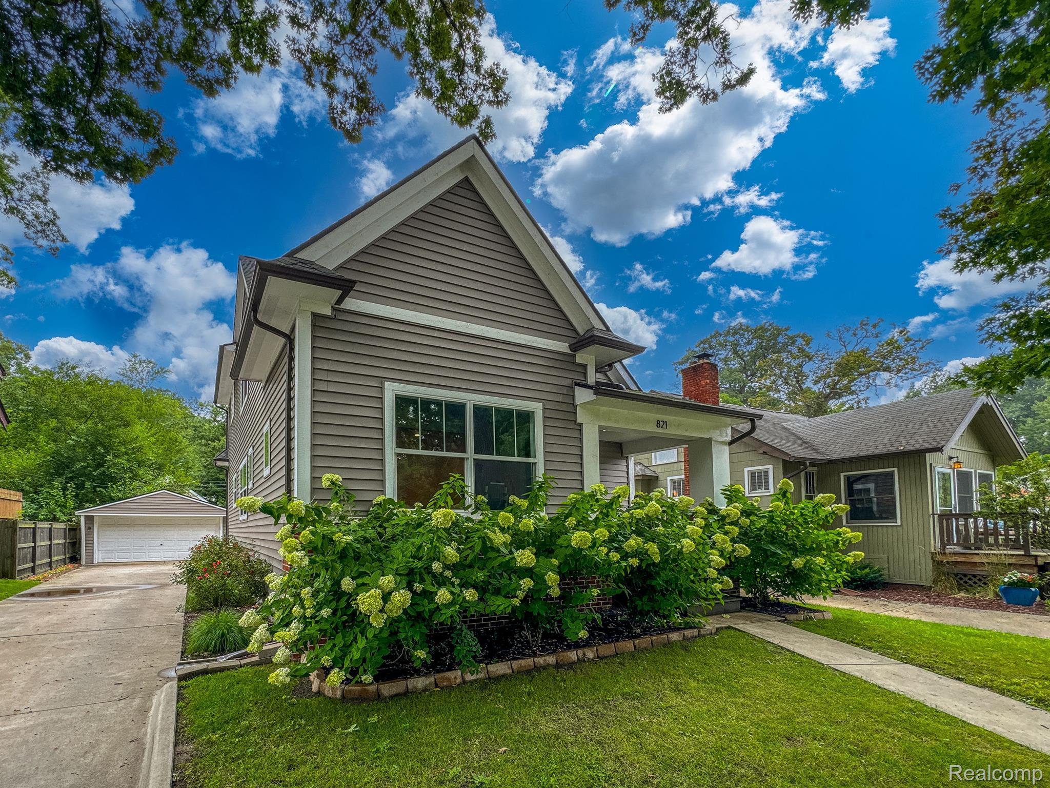 821 MAXWELL Avenue