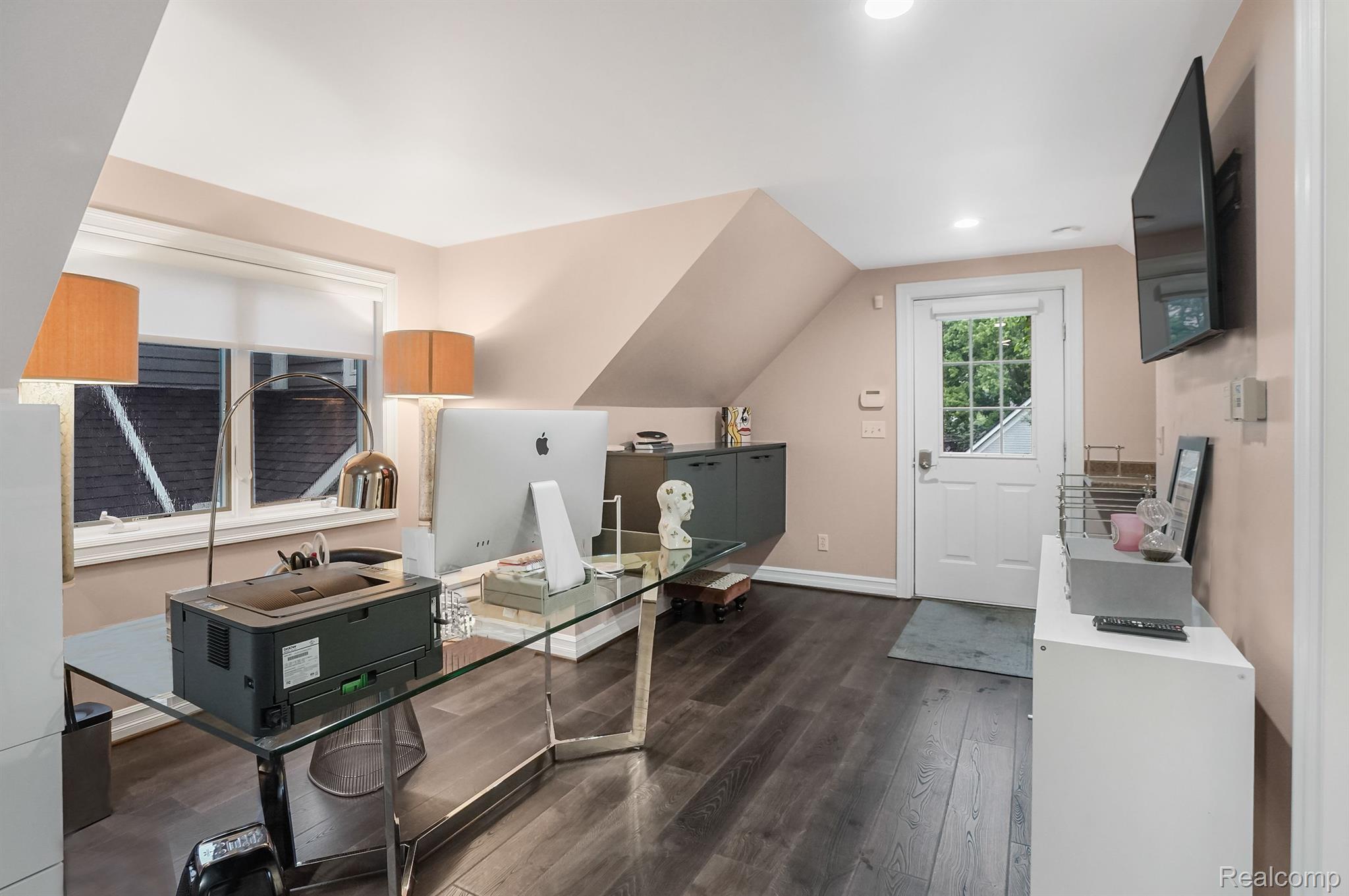 587 Stanley Boulevard