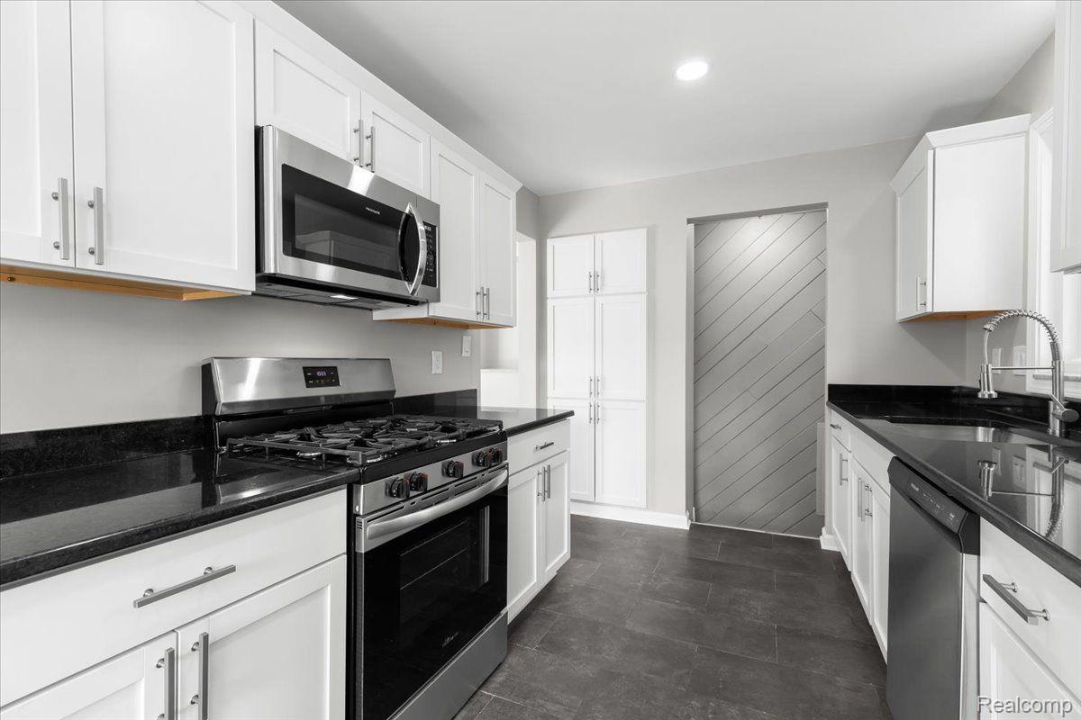 9183 SALEM